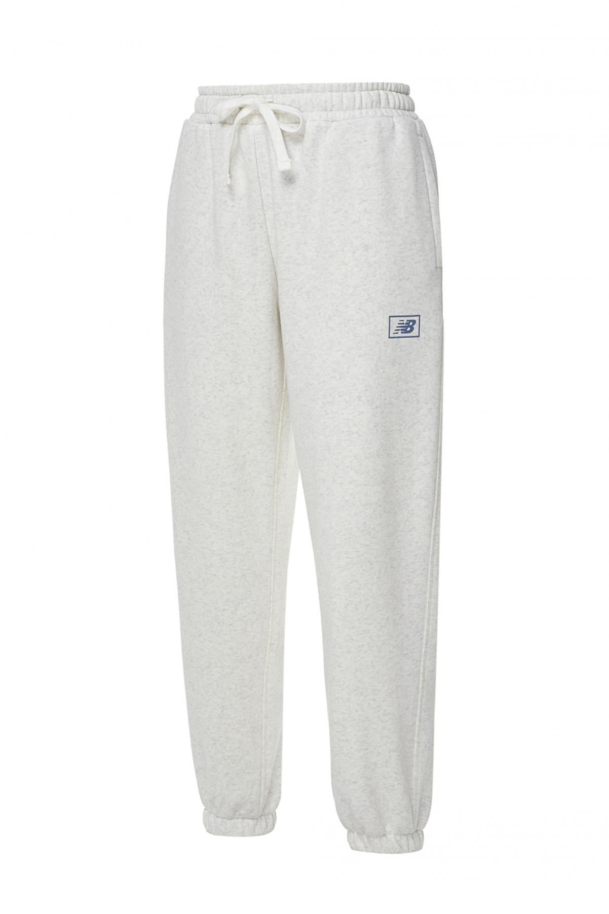NEW BALANCE BRUSHED FLEECE PANT en color BLANCO (2)