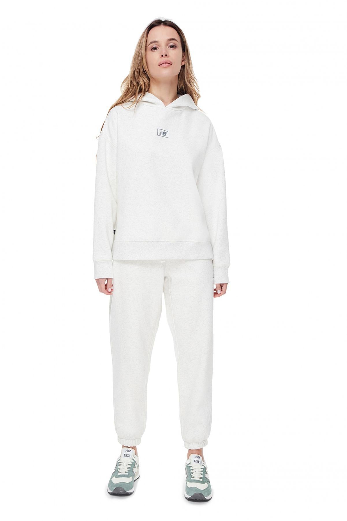 NEW BALANCE BRUSHED FLEECE PANT en color BLANCO (4)