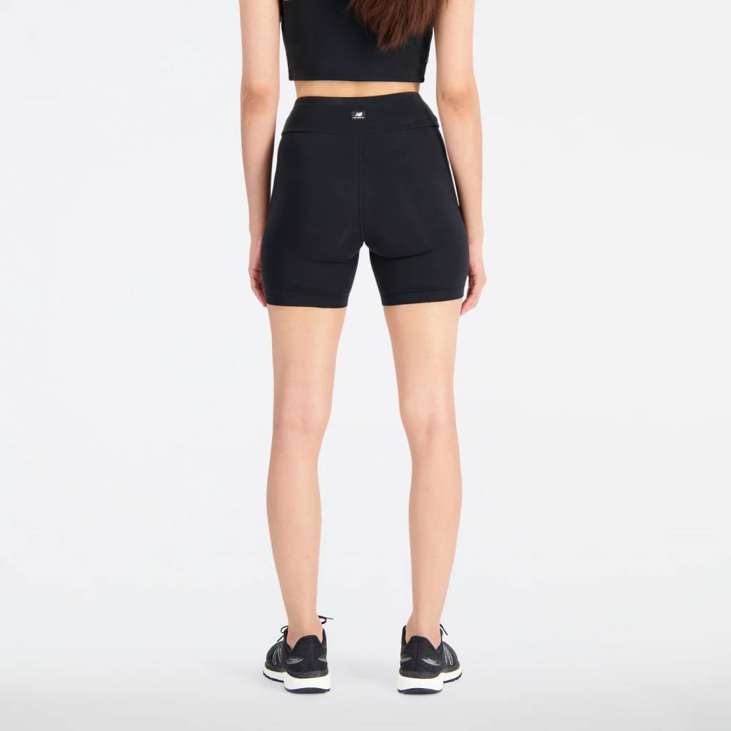 NEW BALANCE FITTED SHORT en color NEGRO (5)
