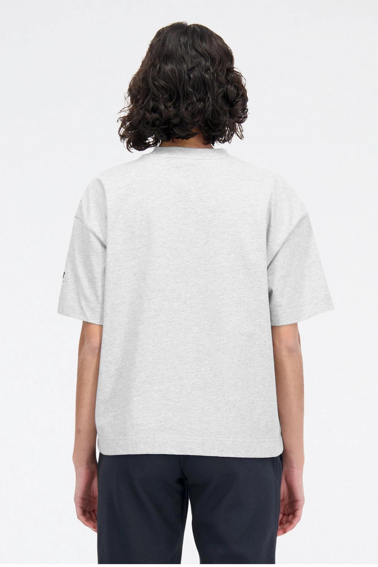 NEW BALANCE ATHLETICS VARSITY SHIRT en color GRIS (3)