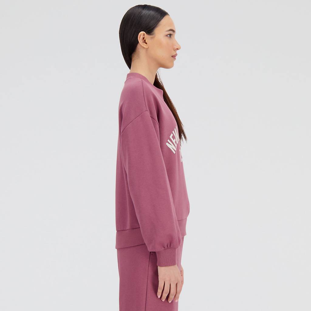 NEW BALANCE ESSENTIALS VARSITY FLEECE CREW en color BURDEOS (5)