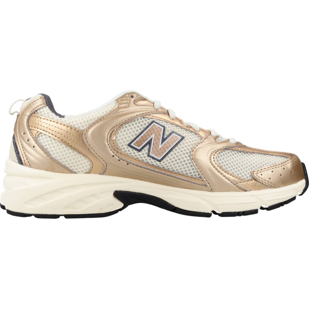 NEW BALANCE MR LA en color ORO (6)