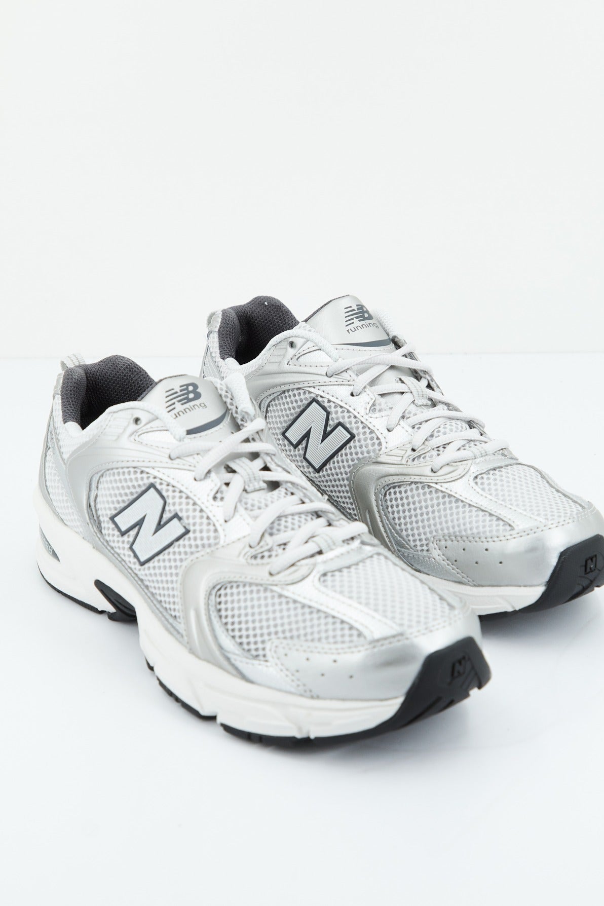 NEW BALANCE MR LG en color GRIS (1)