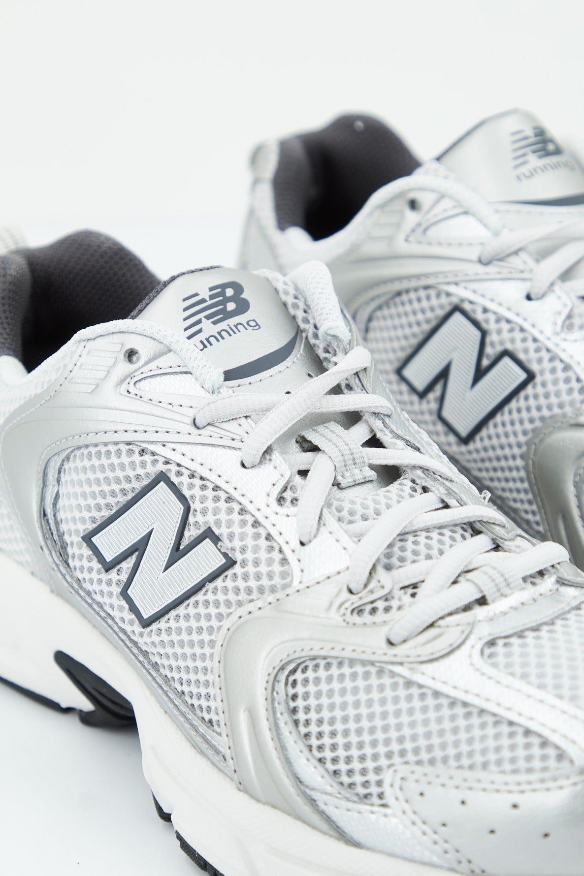 NEW BALANCE MR LG en color GRIS (4)