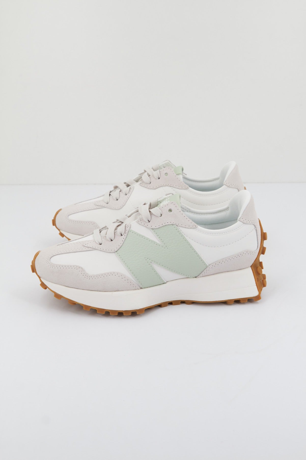 NEW BALANCE WSOU en color BLANCO (1)
