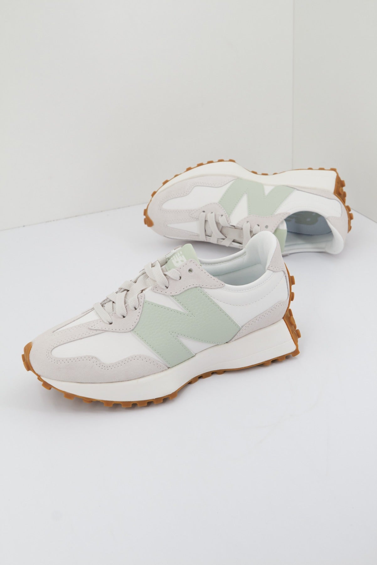 NEW BALANCE WSOU en color BLANCO (2)