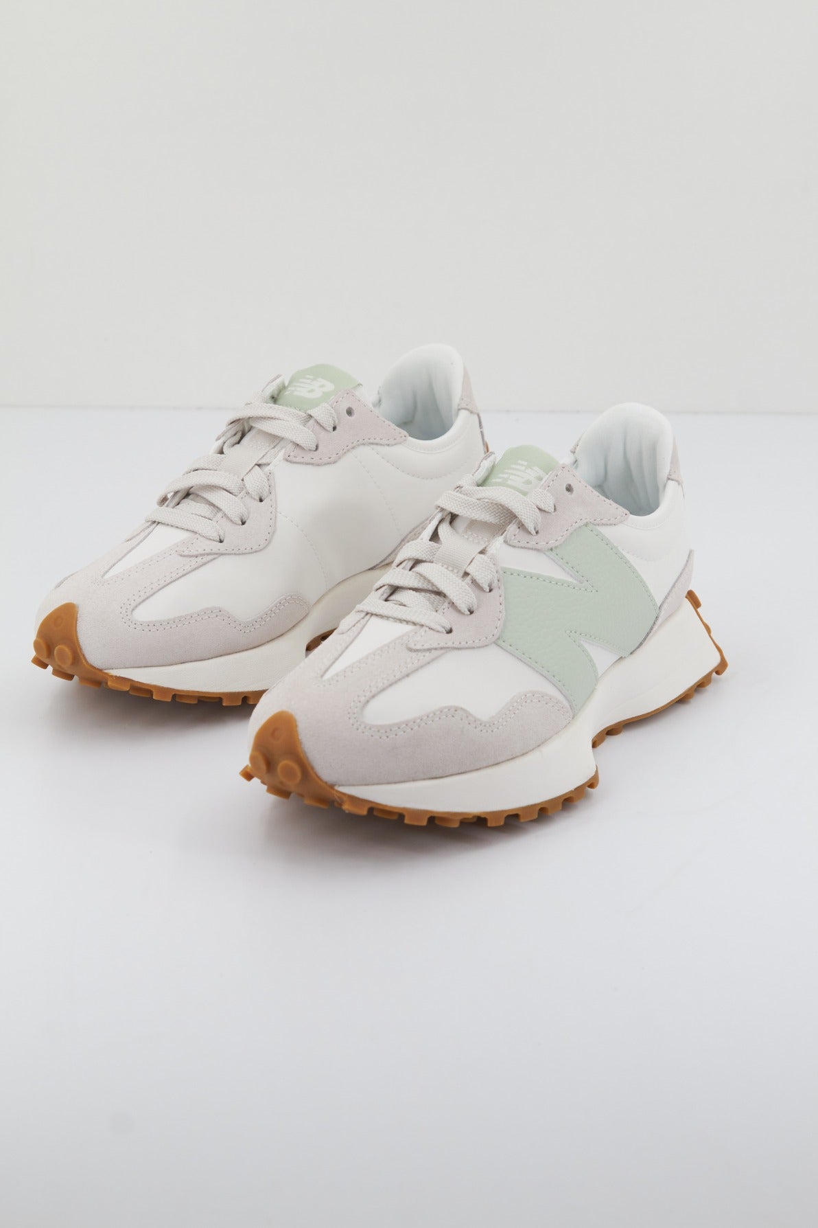 NEW BALANCE WSOU en color BLANCO (3)