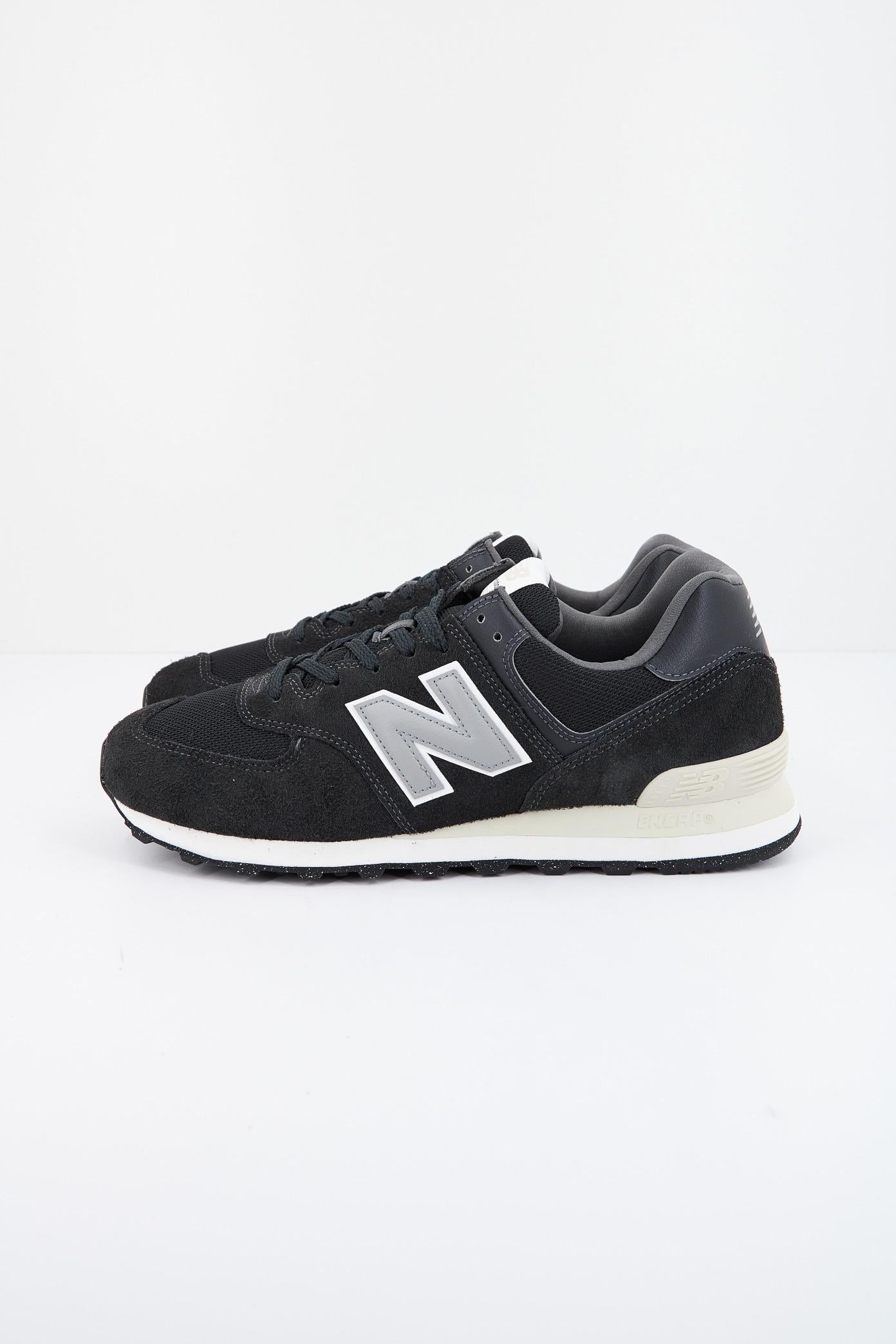 NEW BALANCE U SBG en color NEGRO (1)