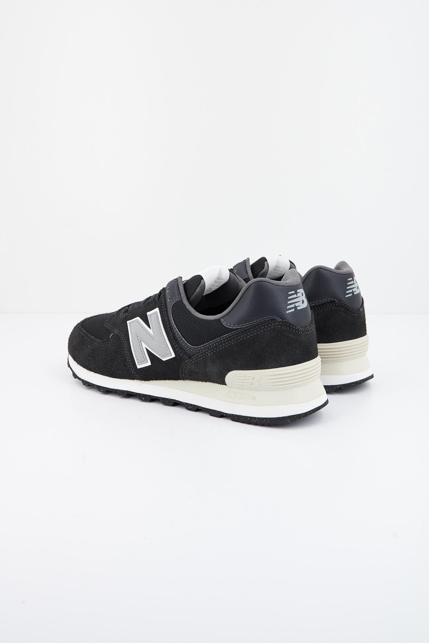 NEW BALANCE U SBG en color NEGRO (3)