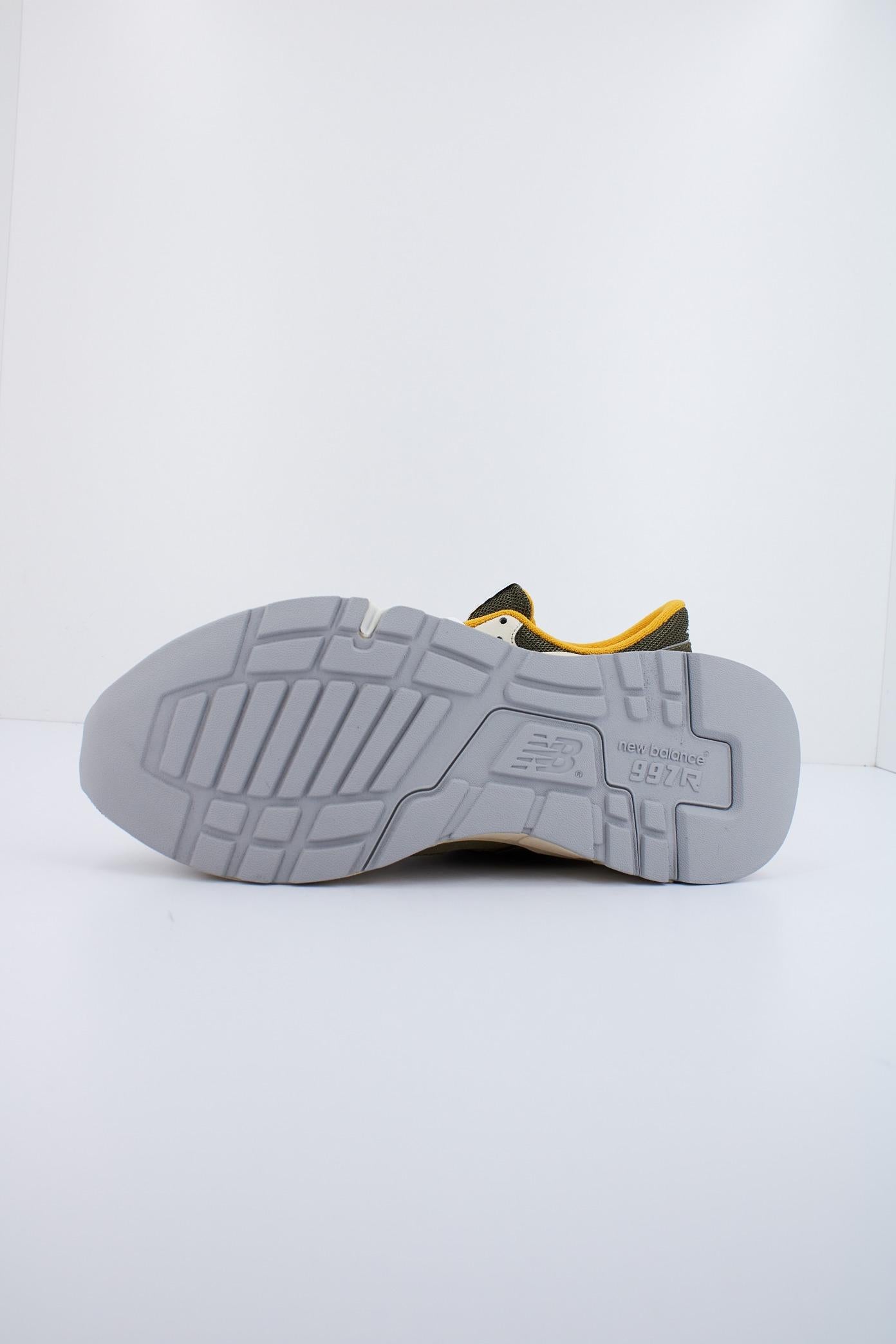 NEW BALANCE U RBB en color VERDE (4)
