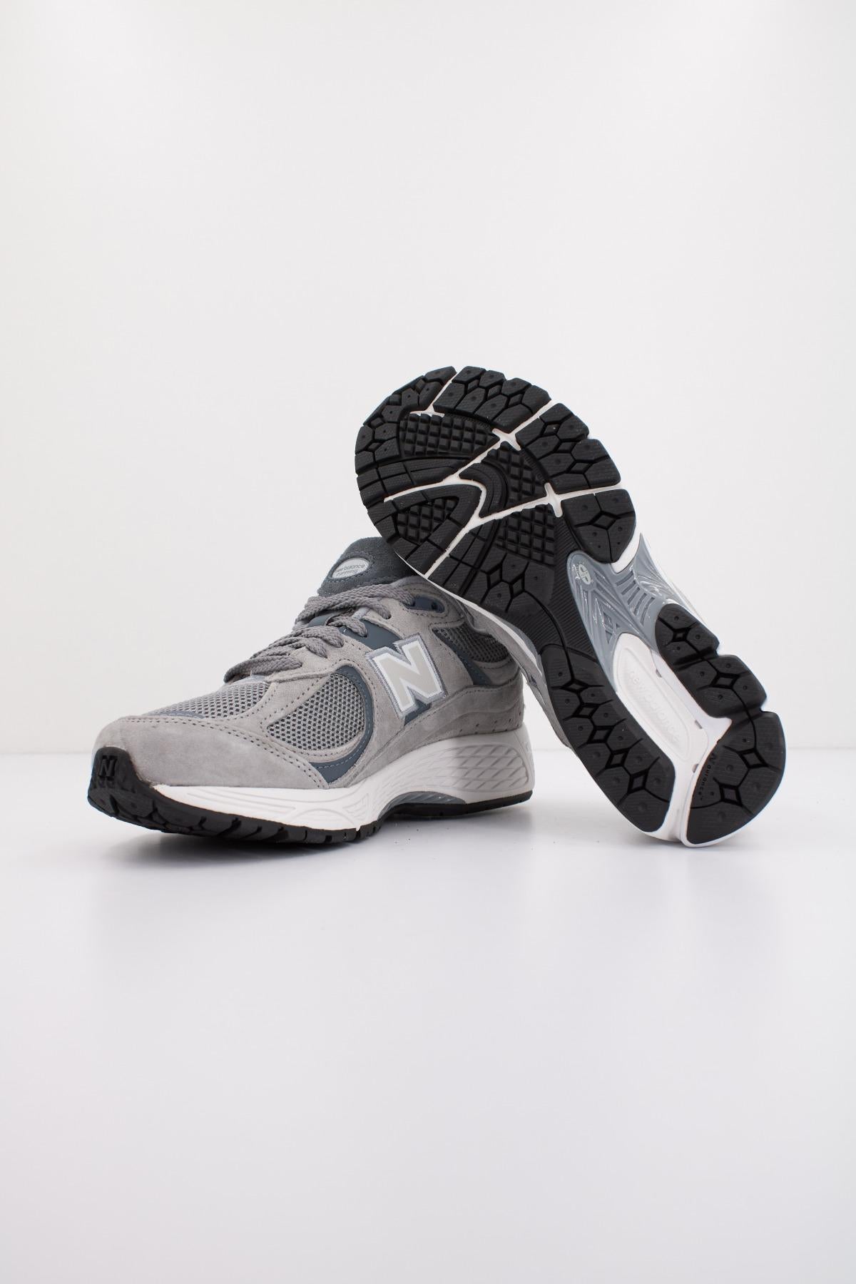 NEW BALANCE M RST en color GRIS (4)