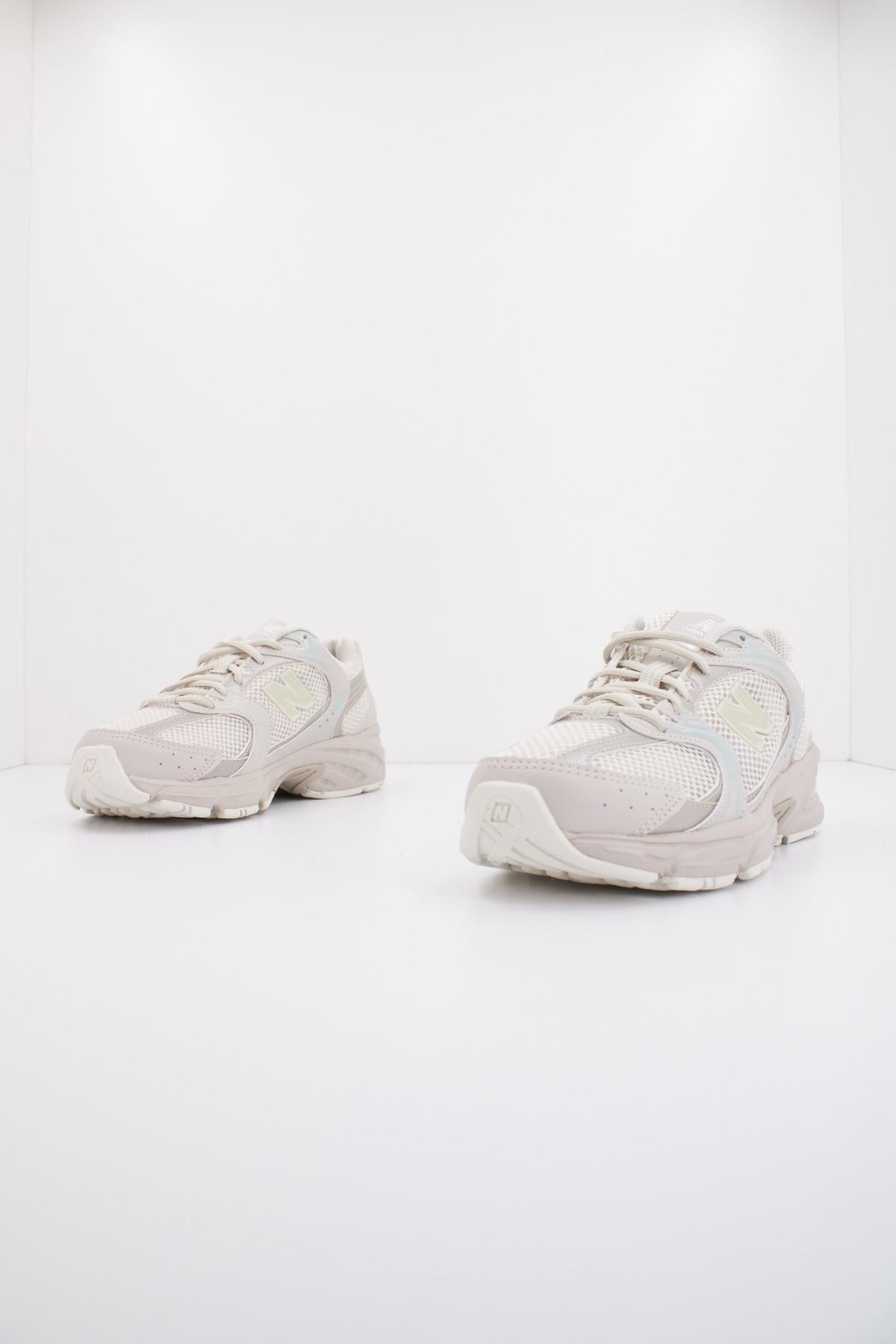 NEW BALANCE MR AA en color GRIS (2)