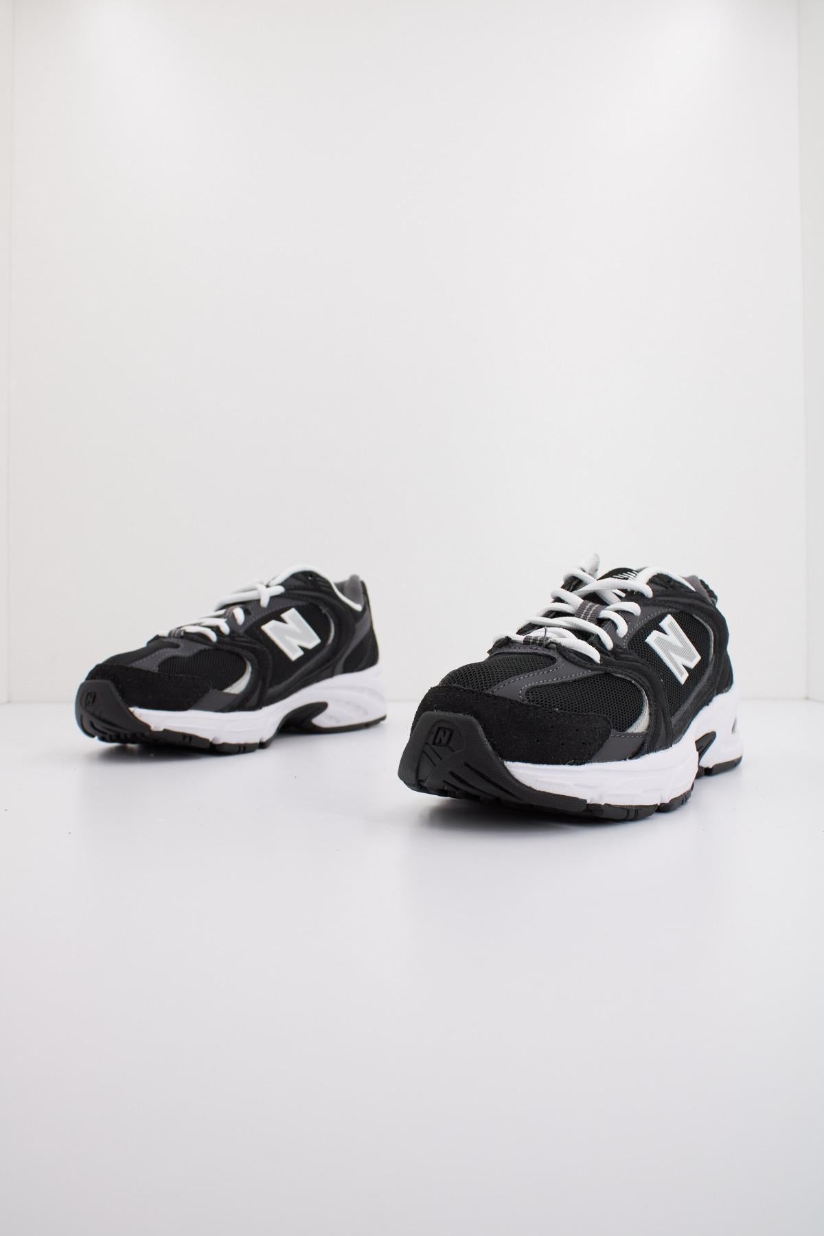 NEW BALANCE MR CC en color NEGRO (2)