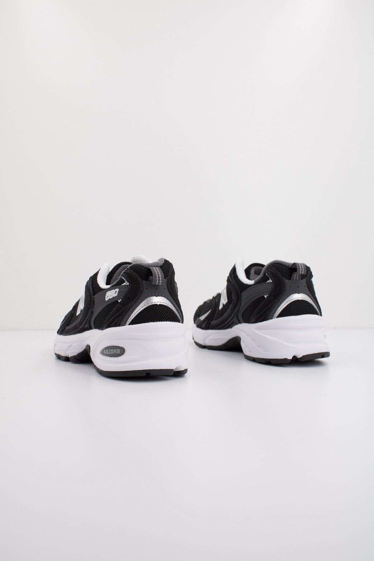 NEW BALANCE MR CC en color NEGRO (3)
