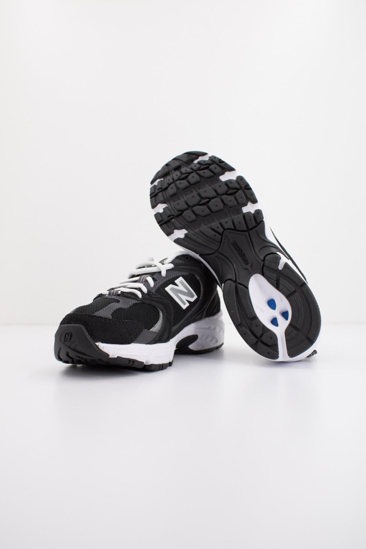 NEW BALANCE MR CC en color NEGRO (4)