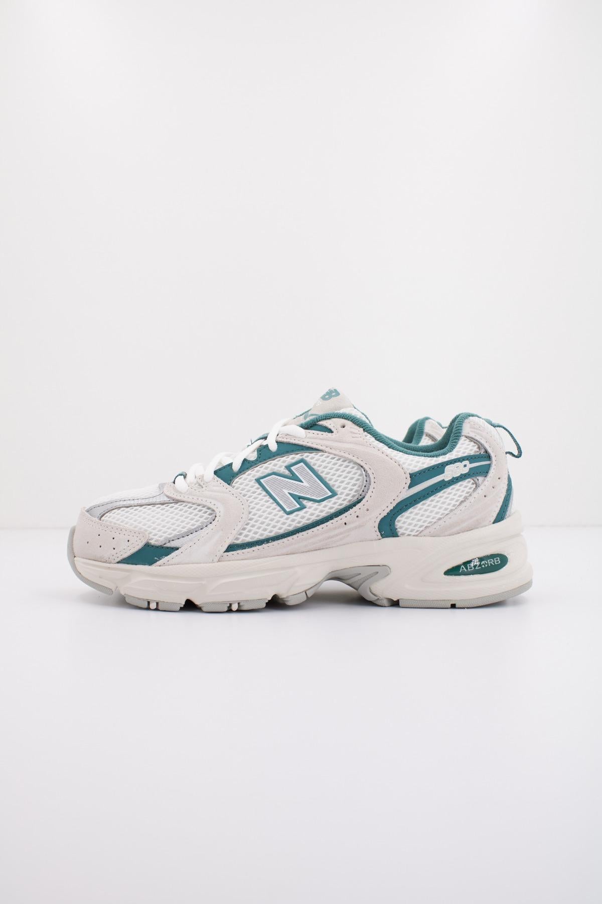 NEW BALANCE MR QA en color BLANCO (1)