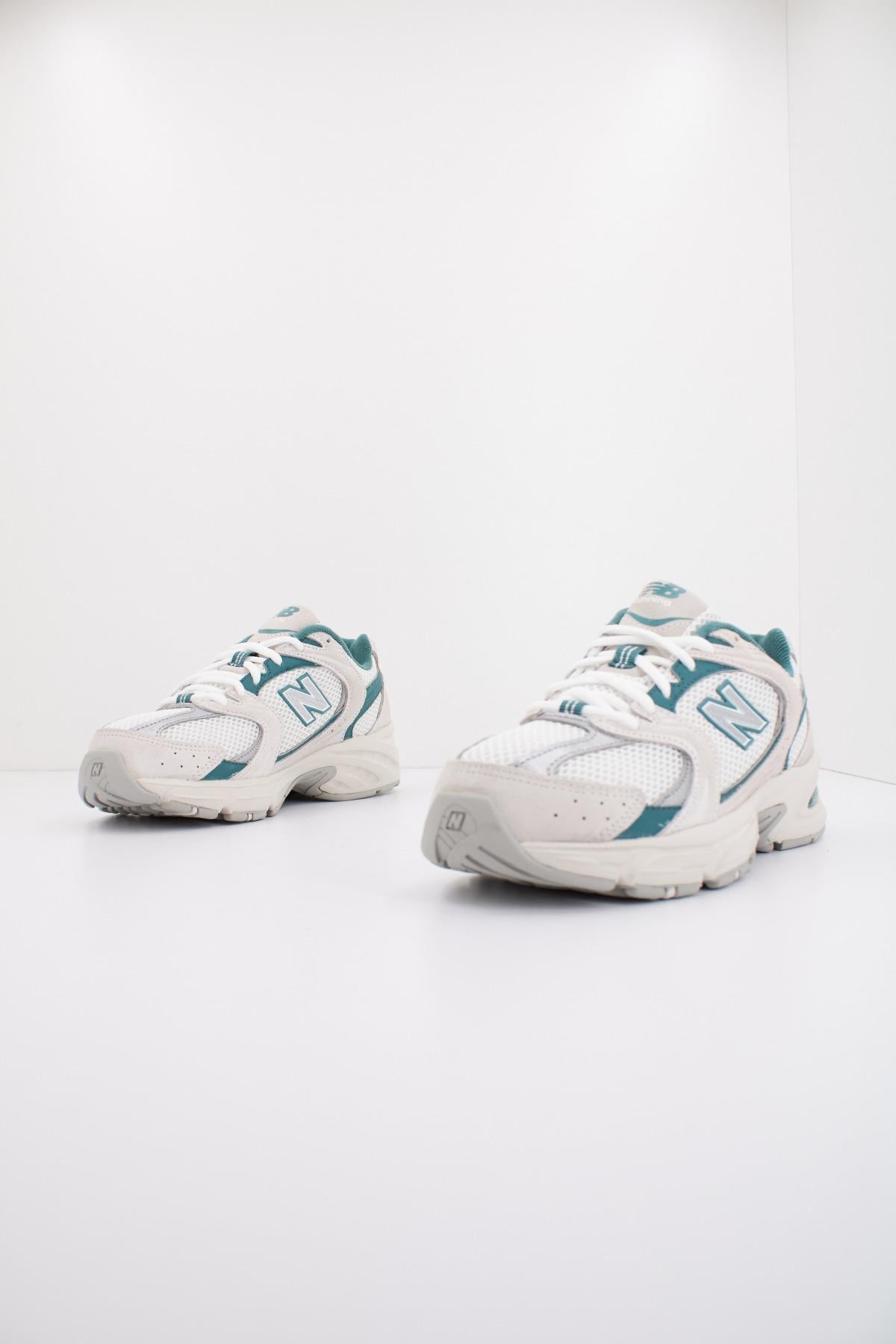 NEW BALANCE MR QA en color BLANCO (2)