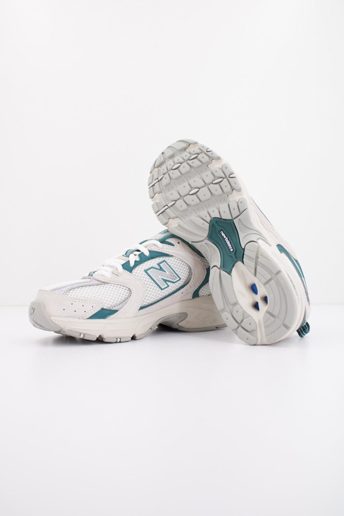 NEW BALANCE MR QA en color BLANCO (4)