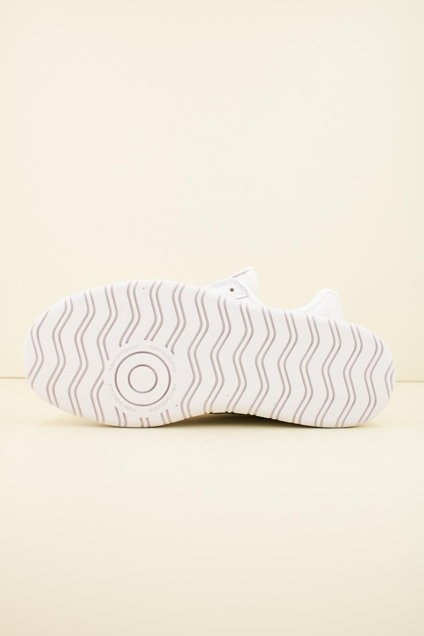 NEW BALANCE CT CLA en color BLANCO (4)