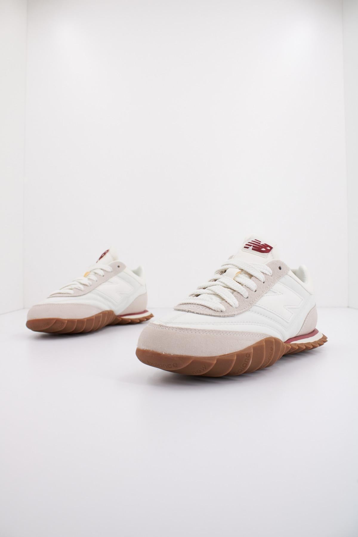 NEW BALANCE URC AC en color BLANCO (2)