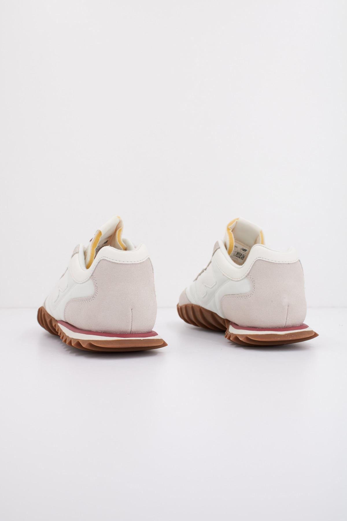 NEW BALANCE URC AC en color BLANCO (3)