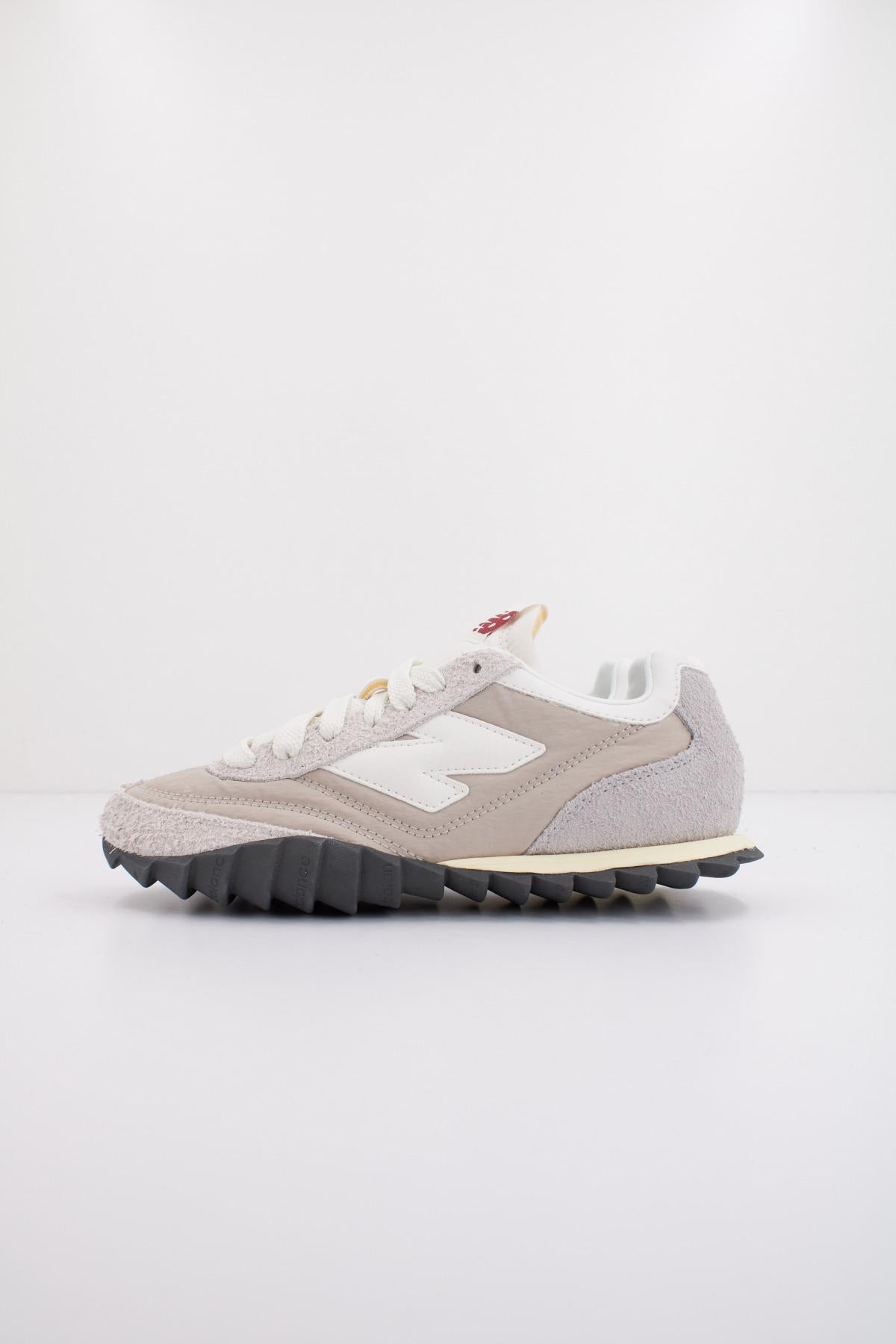 NEW BALANCE URC EC en color BEIS (1)