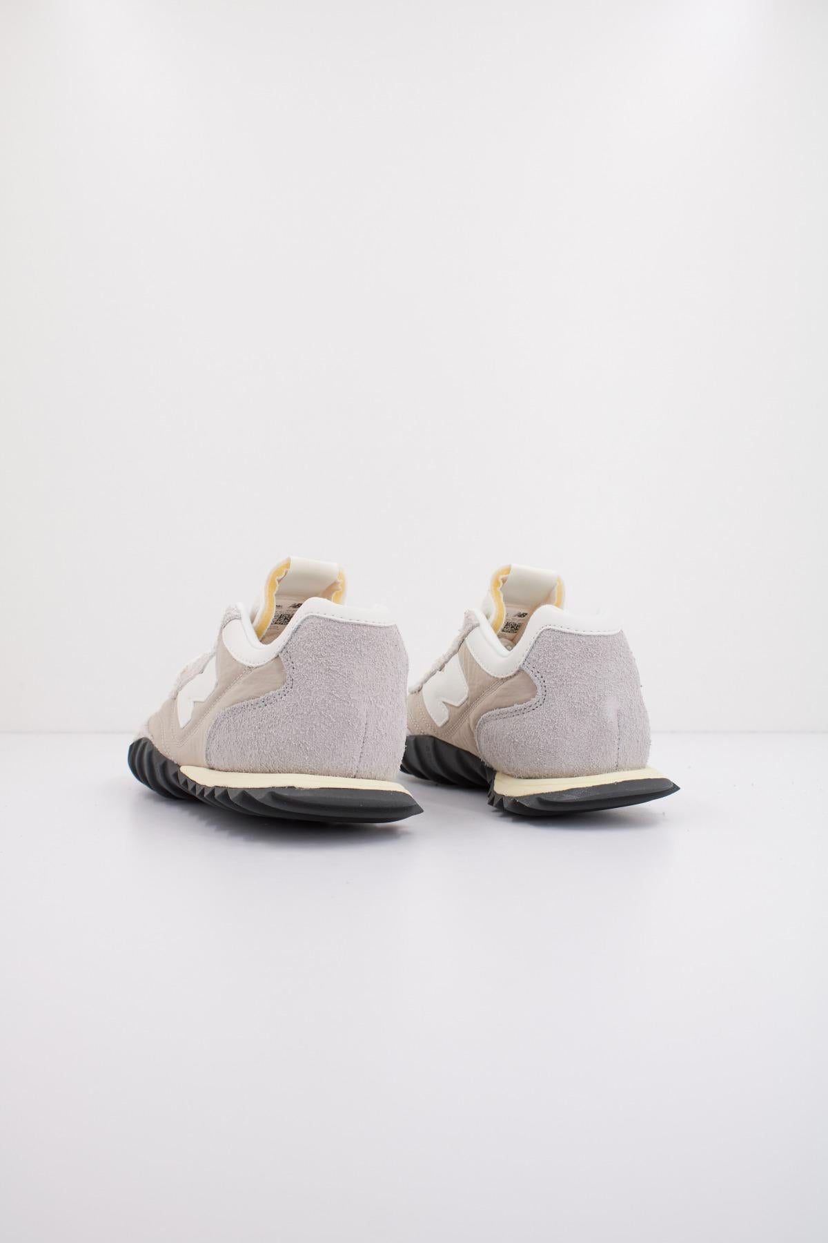 NEW BALANCE URC EC en color BEIS (3)