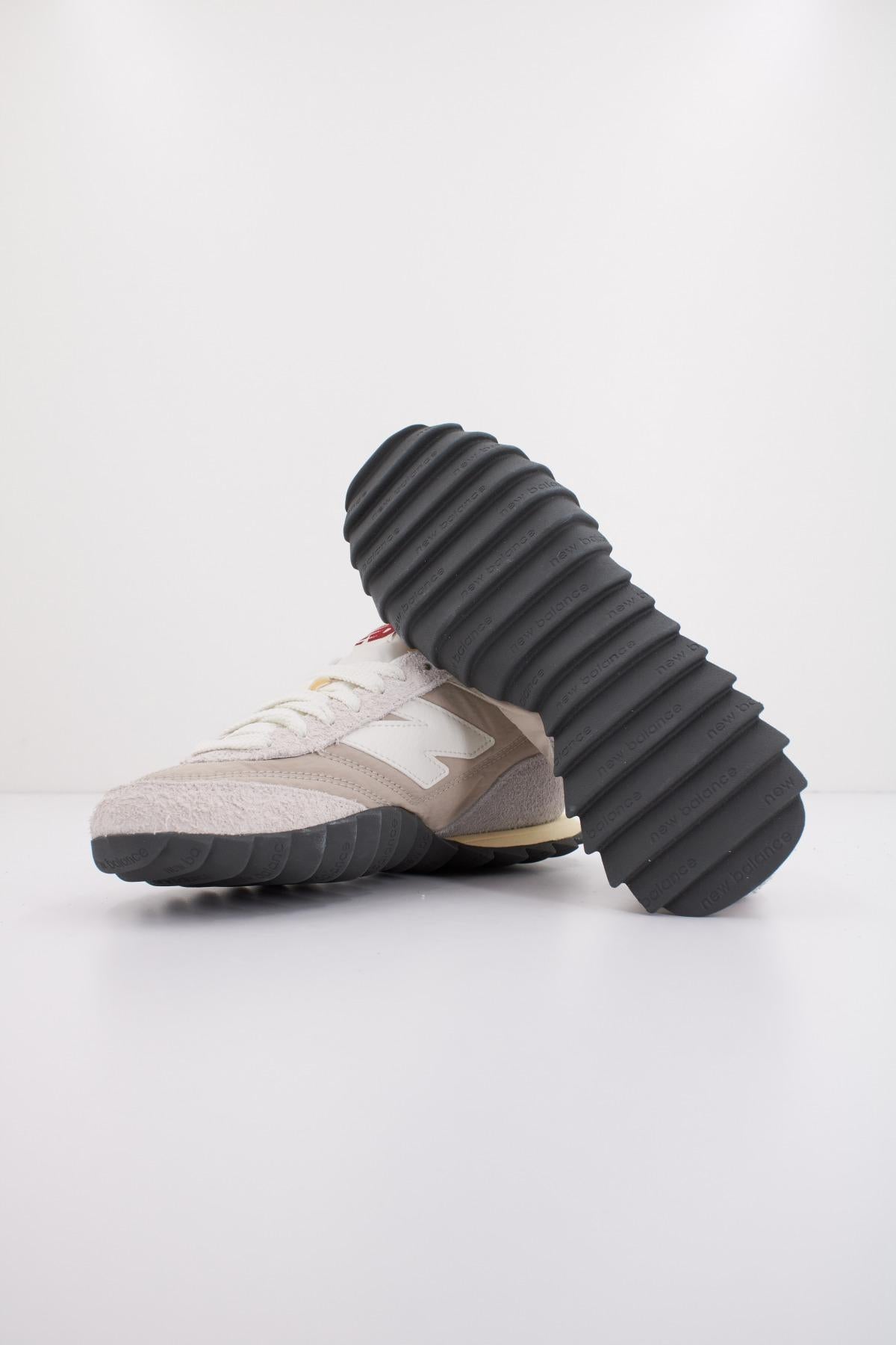 NEW BALANCE URC EC en color BEIS (4)