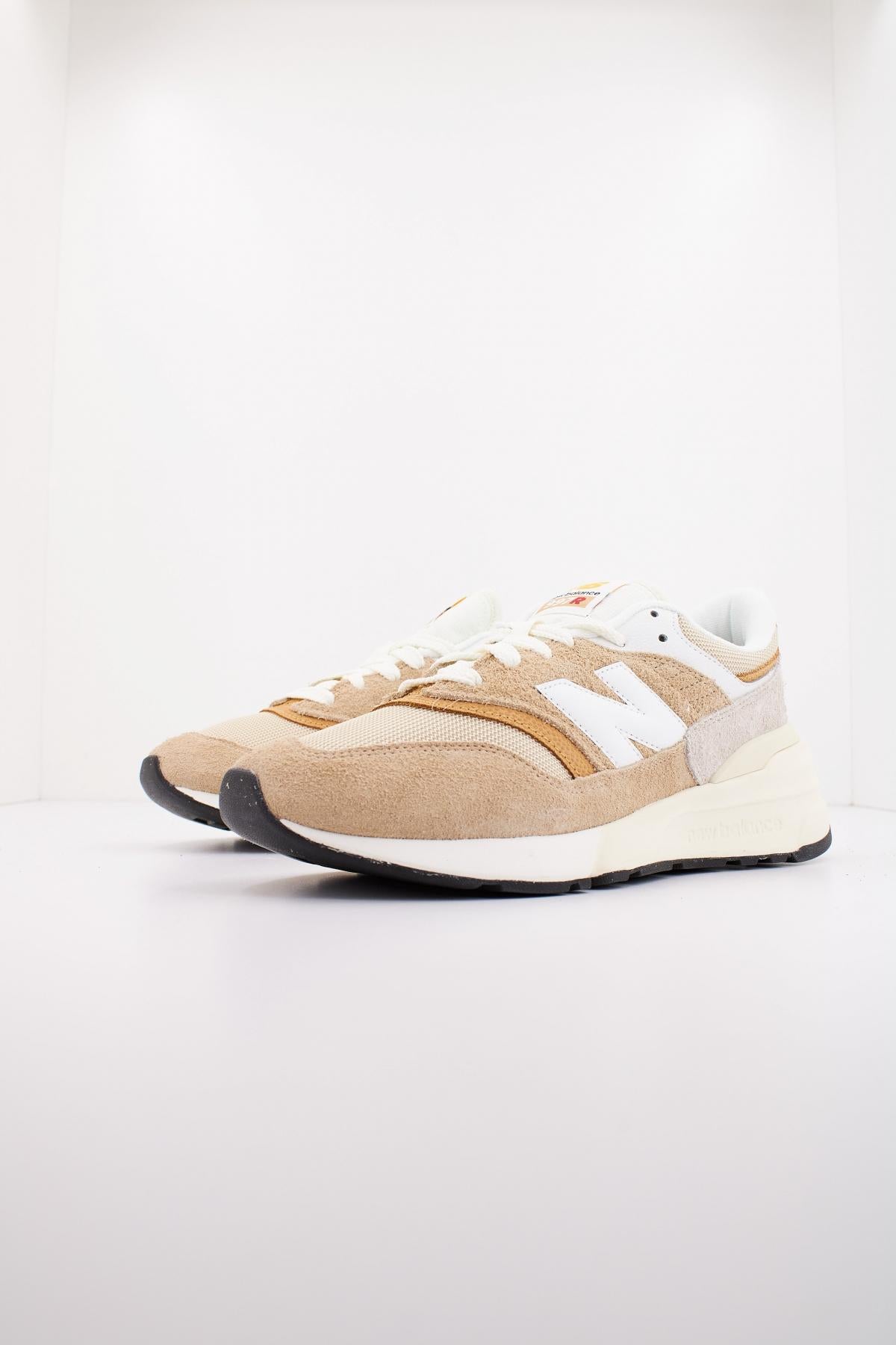 NEW BALANCE U RMB en color MARRON (2)