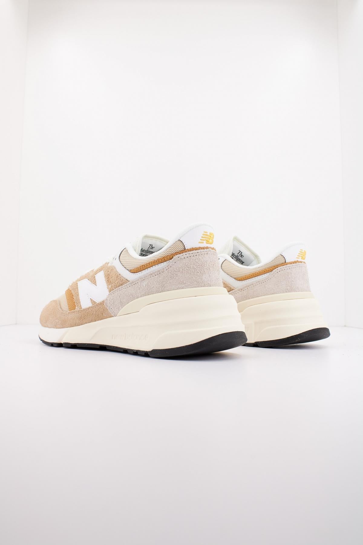 NEW BALANCE U RMB en color MARRON (3)