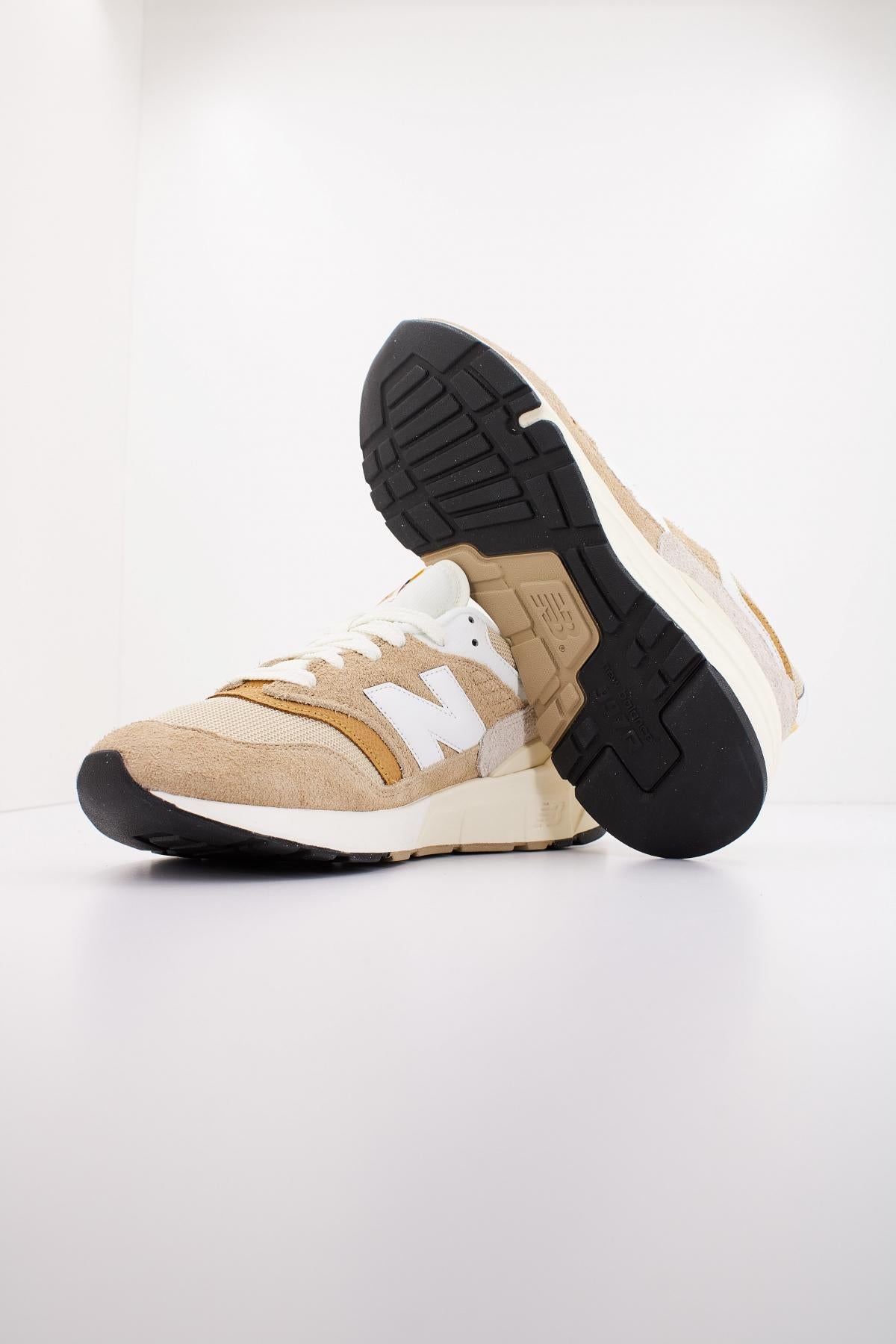 NEW BALANCE U RMB en color MARRON (4)