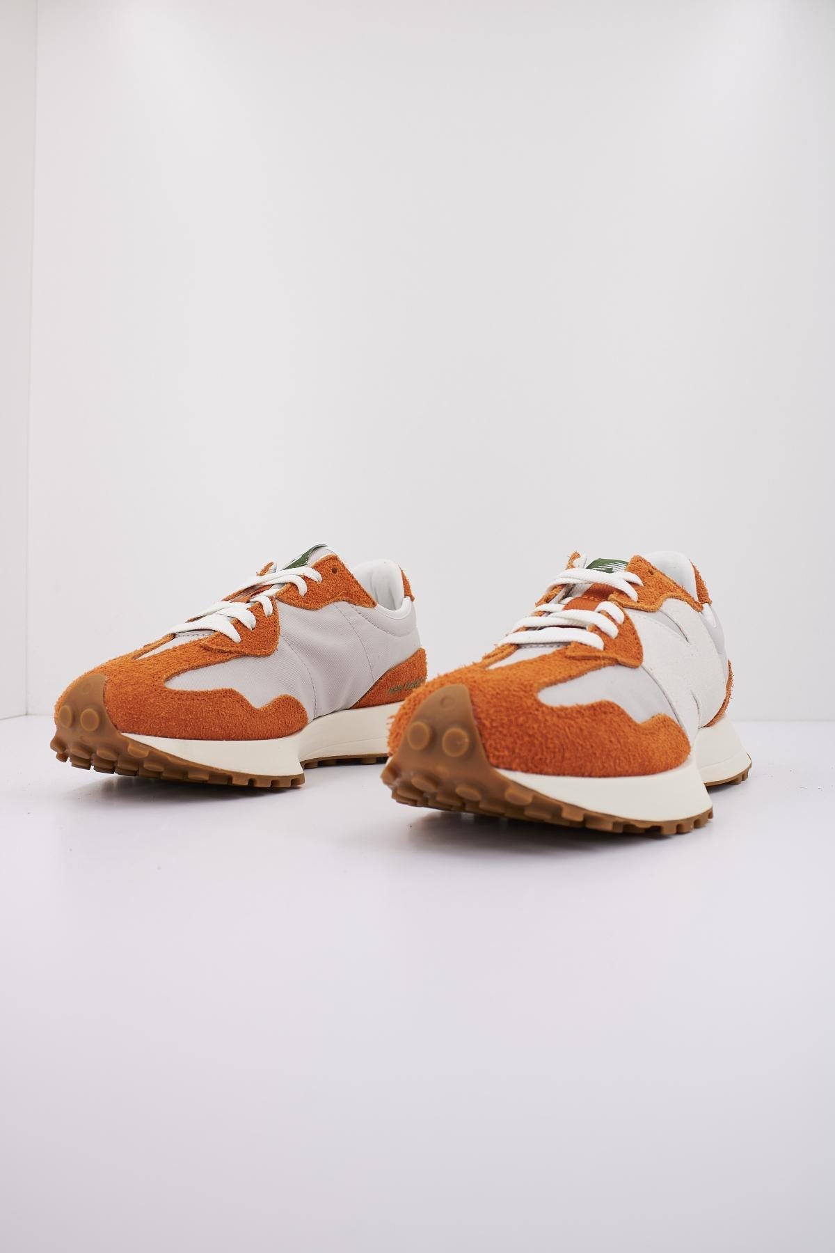 NEW BALANCE U SA en color NARANJA (2)
