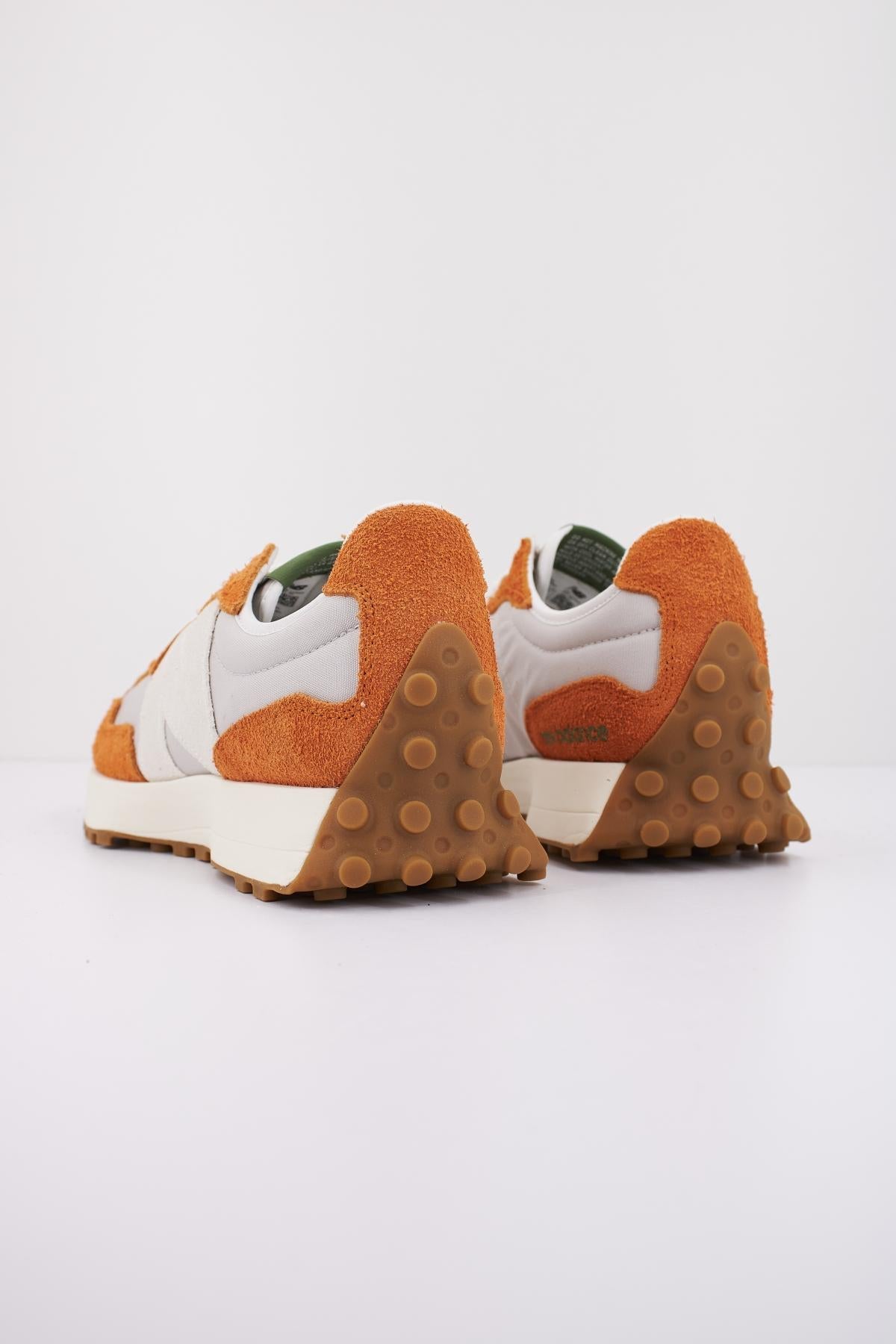 NEW BALANCE U SA en color NARANJA (3)