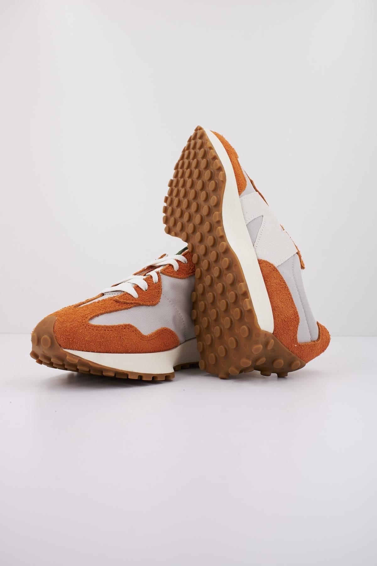 NEW BALANCE U SA en color NARANJA (4)