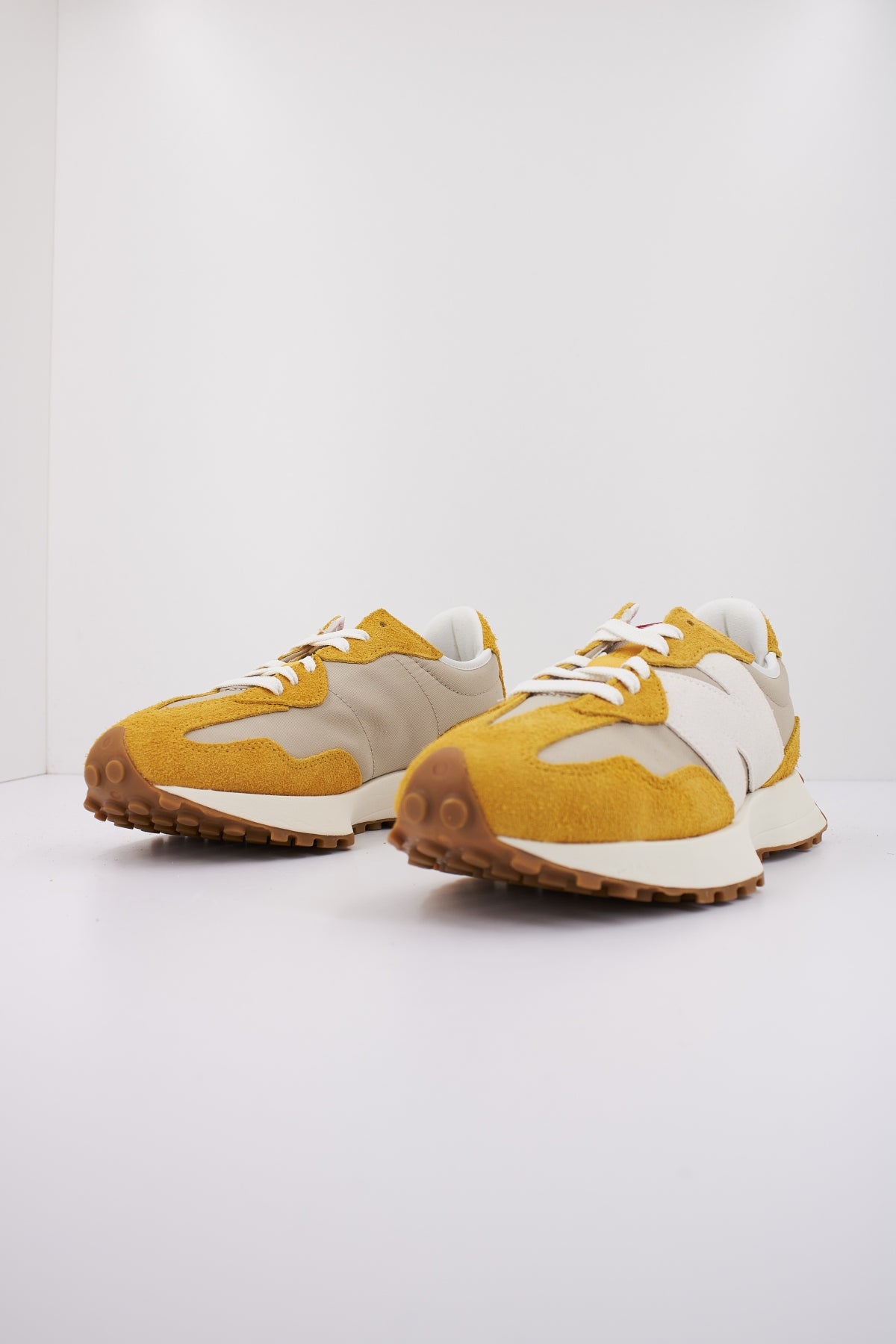 NEW BALANCE U SB en color AMARILLO (2)