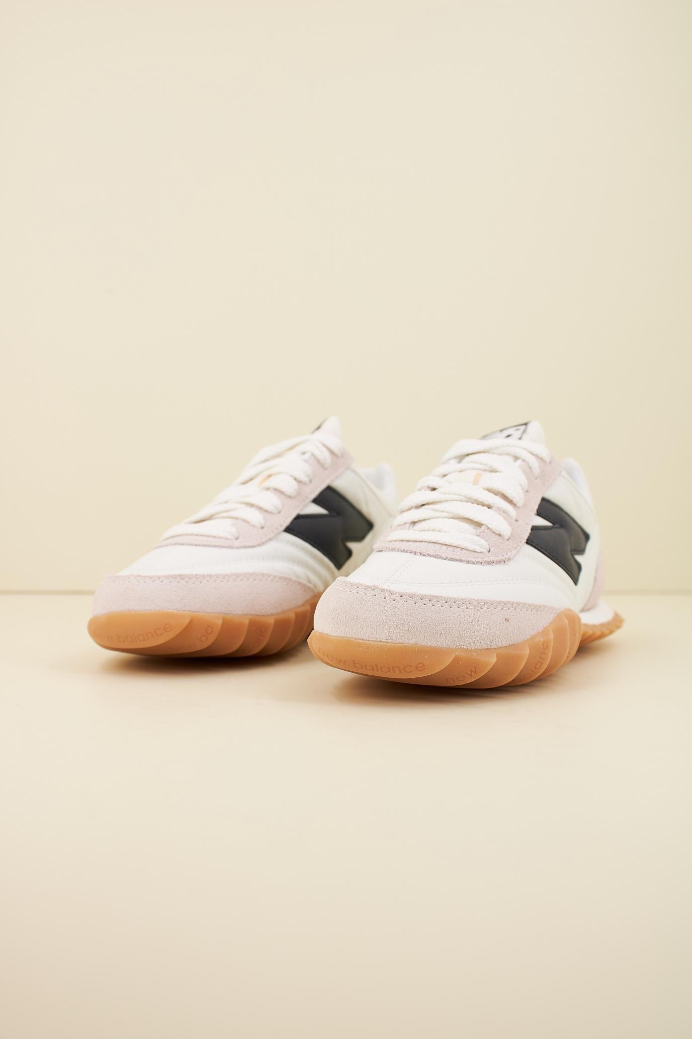 NEW BALANCE URC FB en color BLANCO (2)