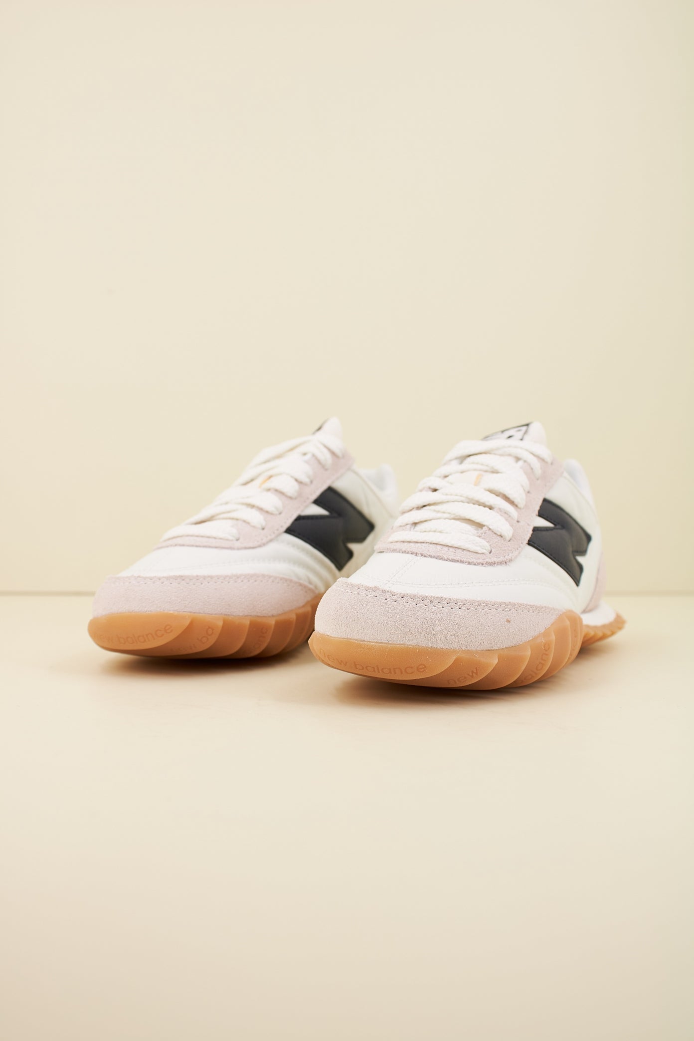 NEW BALANCE URC FB en color BLANCO (2)