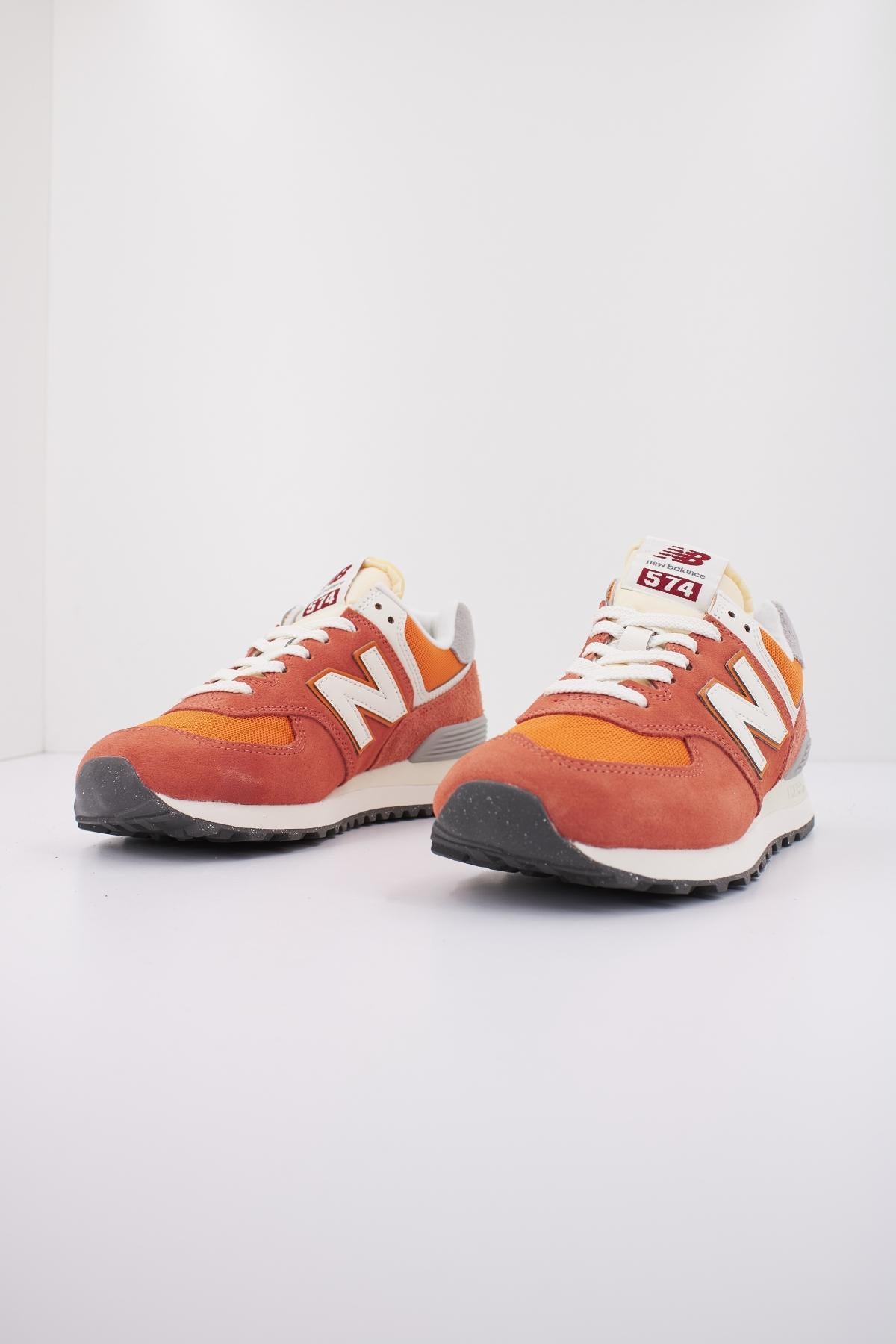 NEW BALANCE U RCB en color NARANJA (2)