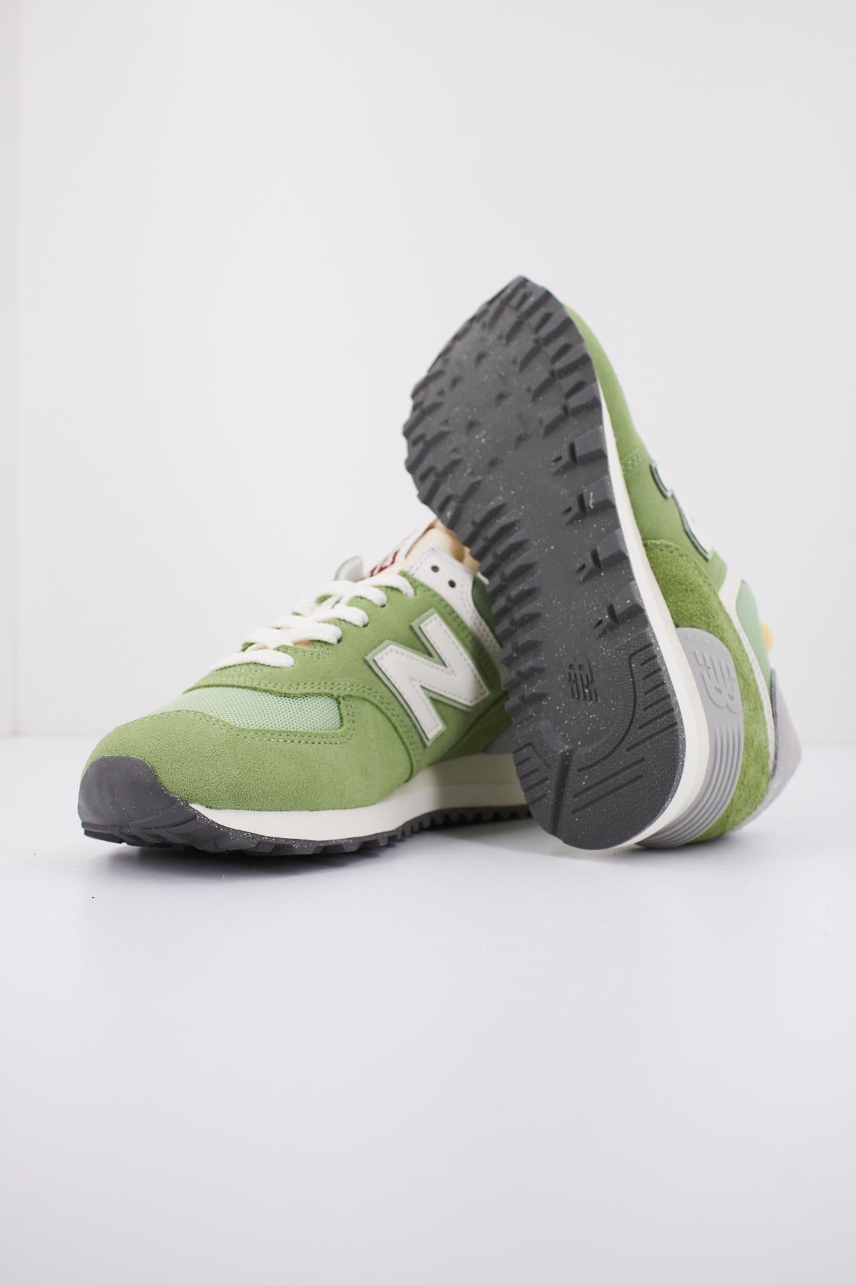 NEW BALANCE U RCC en color VERDE (4)