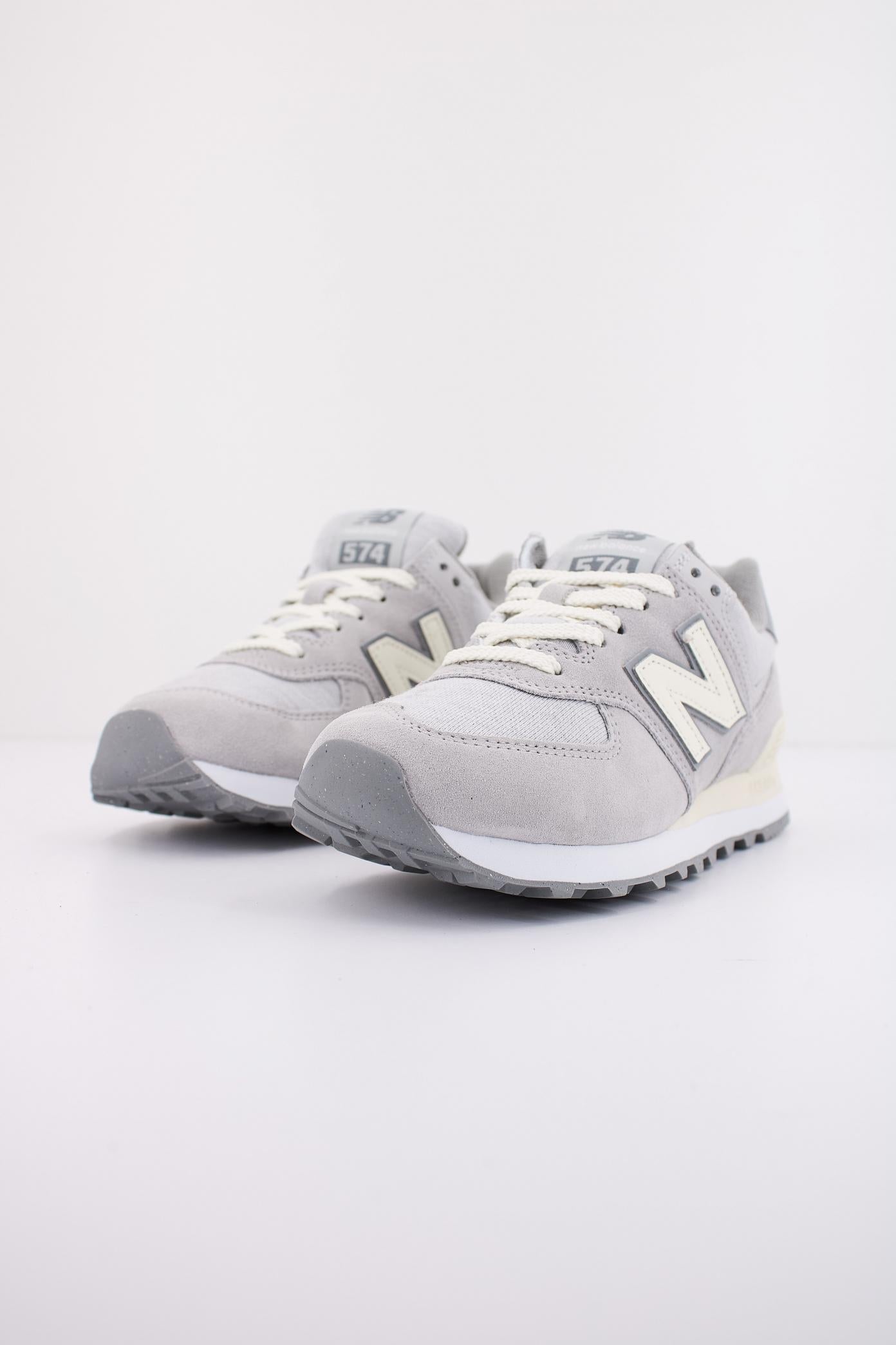 NEW BALANCE U GBG en color GRIS (2)