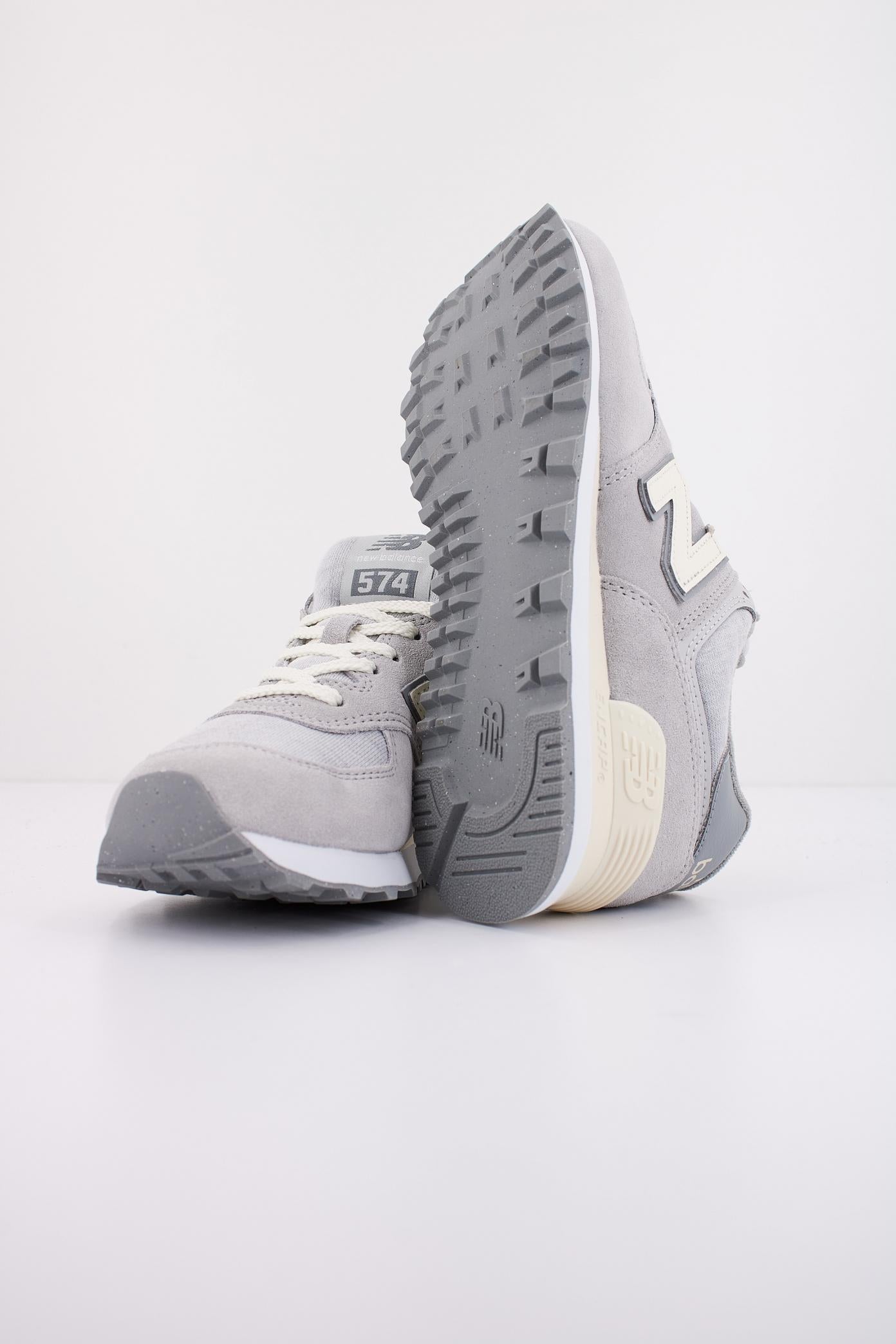 NEW BALANCE U GBG en color GRIS (4)