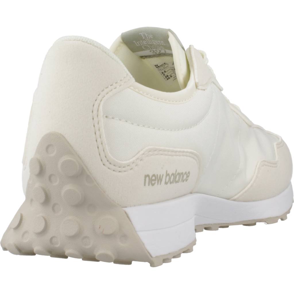 NEW BALANCE GS AOT en color BEIS (6)