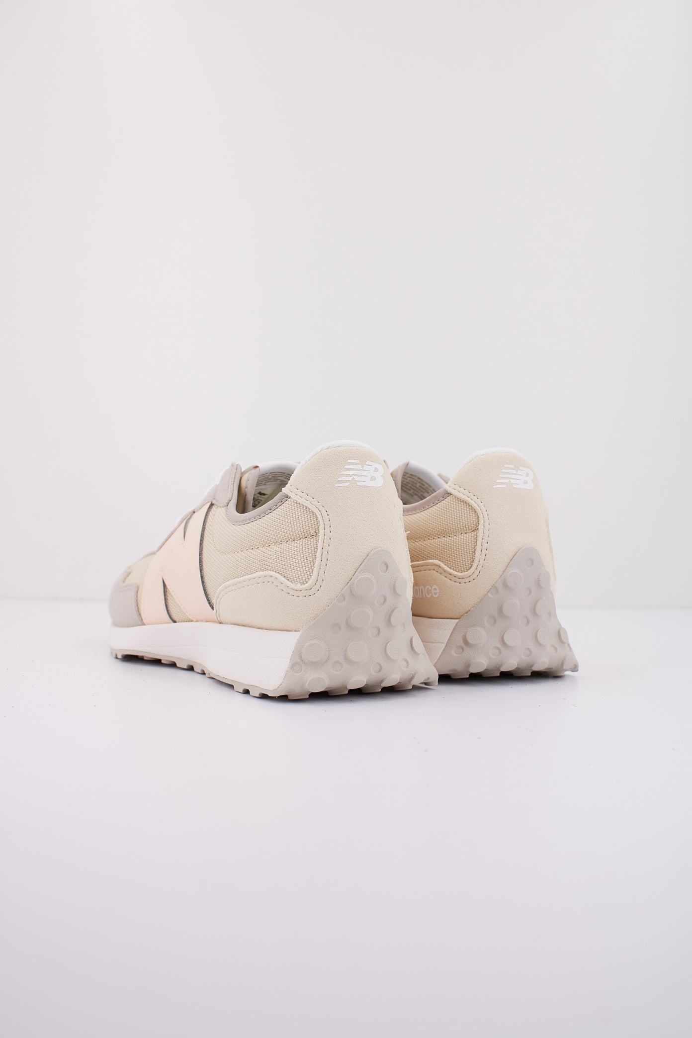 NEW BALANCE FM KIDS RUNNING INSPIRED en color BEIS (3)