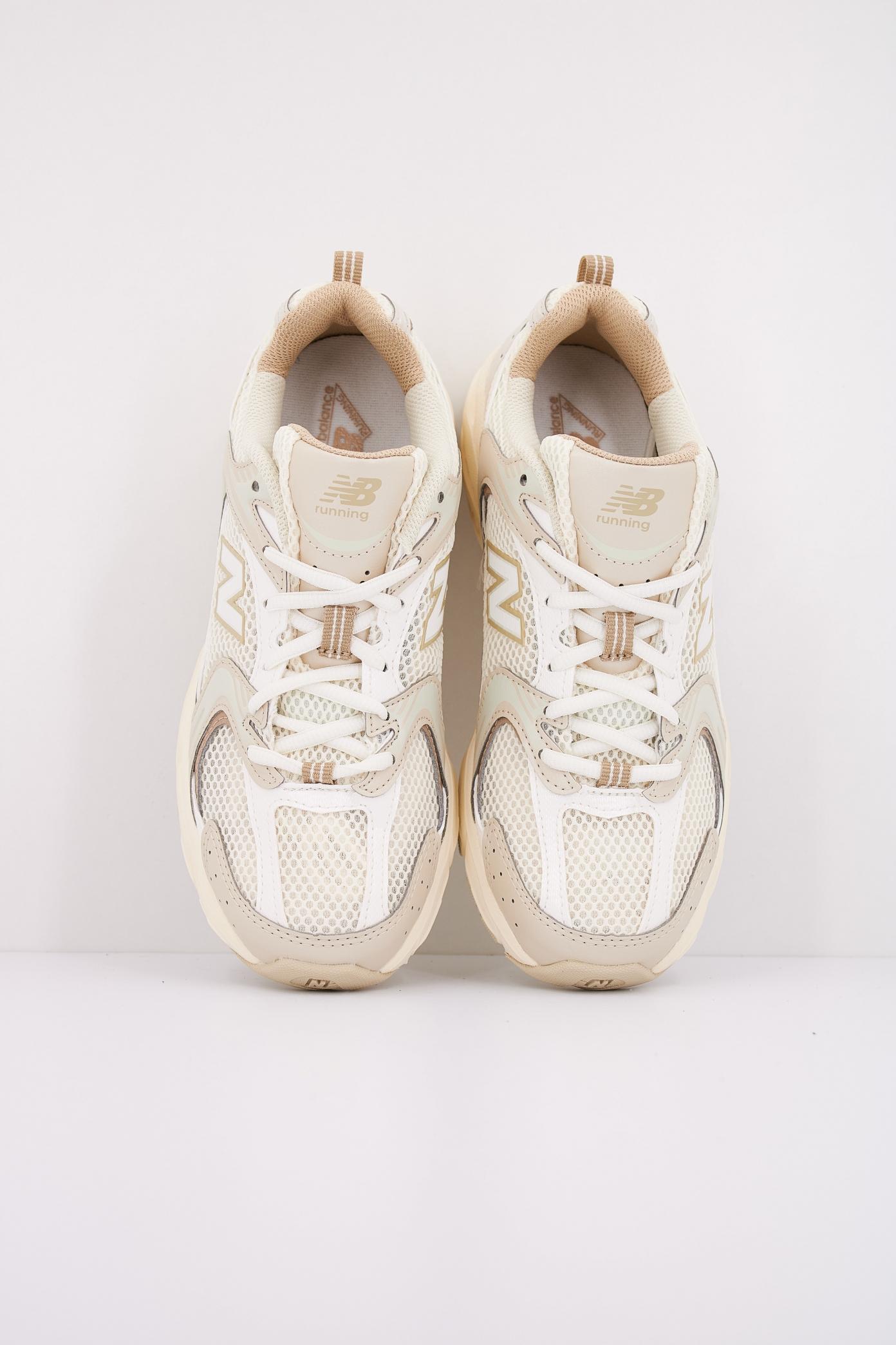 NEW BALANCE MR AA en color BEIS (3)