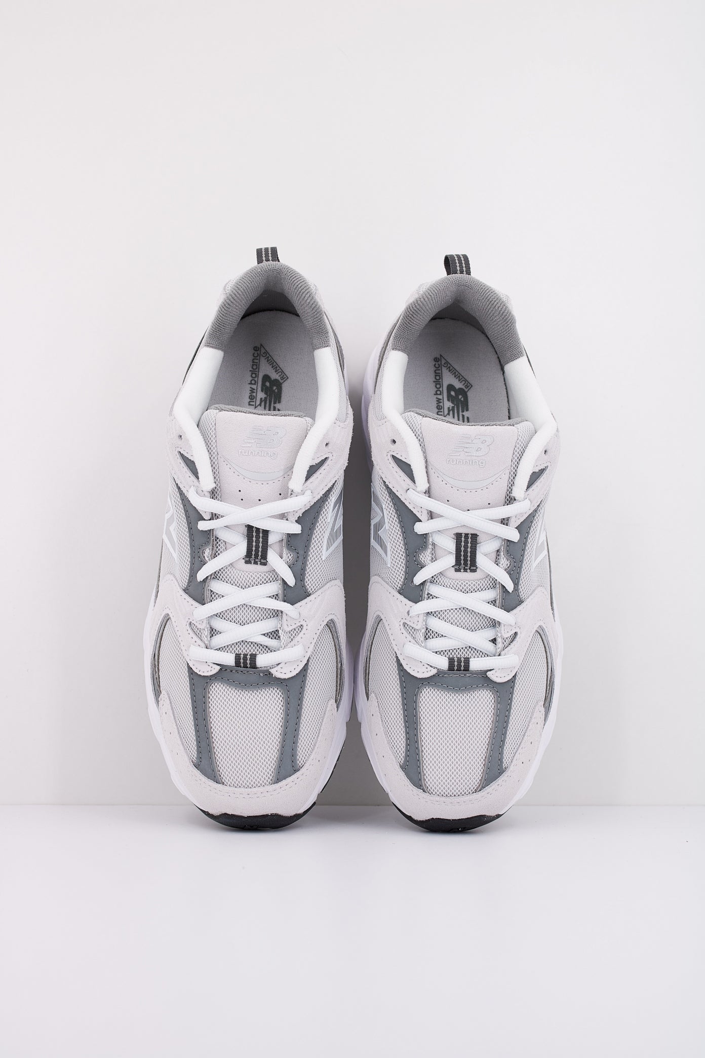 NEW BALANCE MR CB en color BLANCO (3)