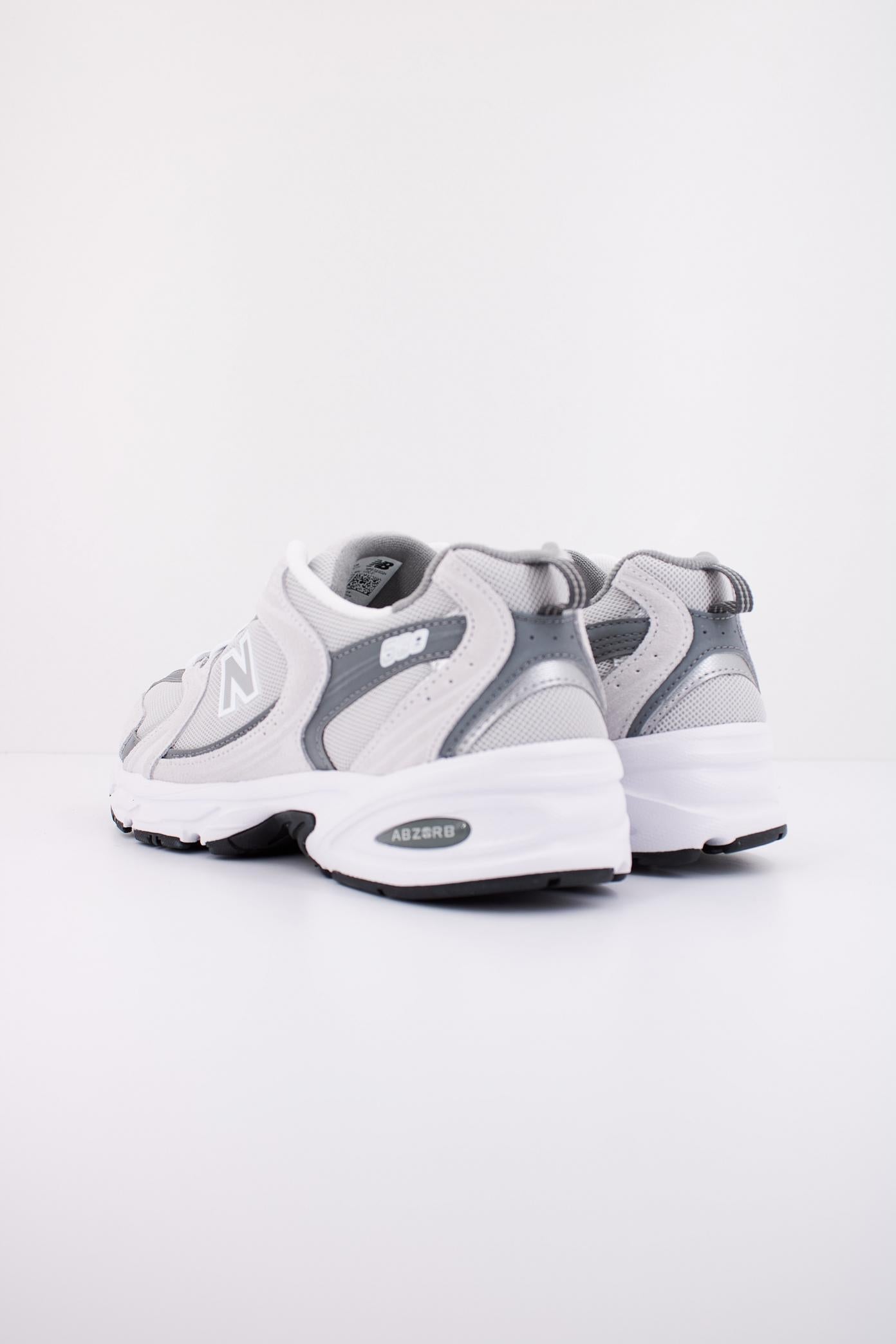 NEW BALANCE MR CB en color BLANCO (4)