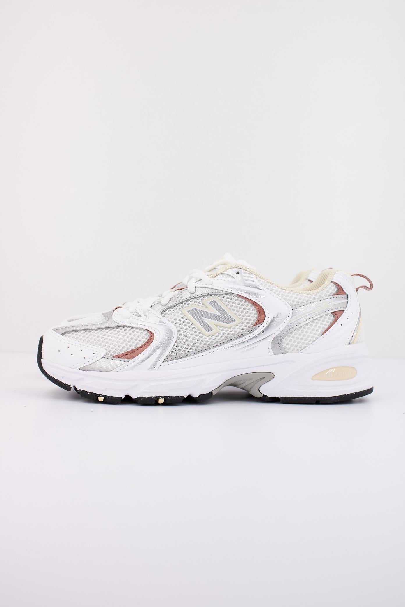 NEW BALANCE MR SGA en color BLANCO (1)