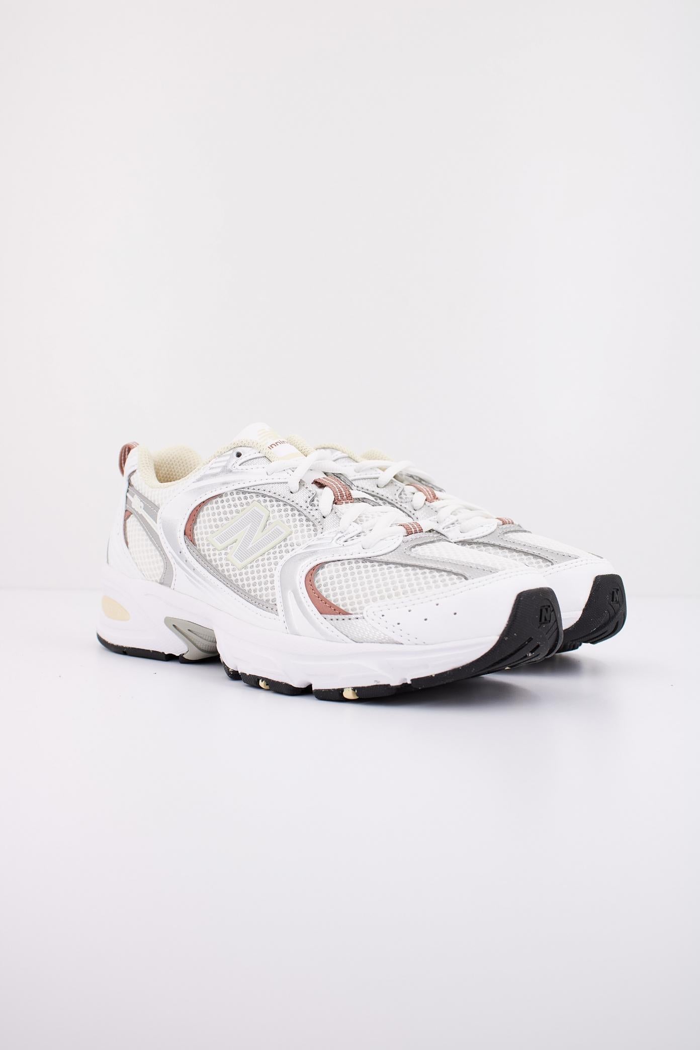 NEW BALANCE MR SGA en color BLANCO (2)