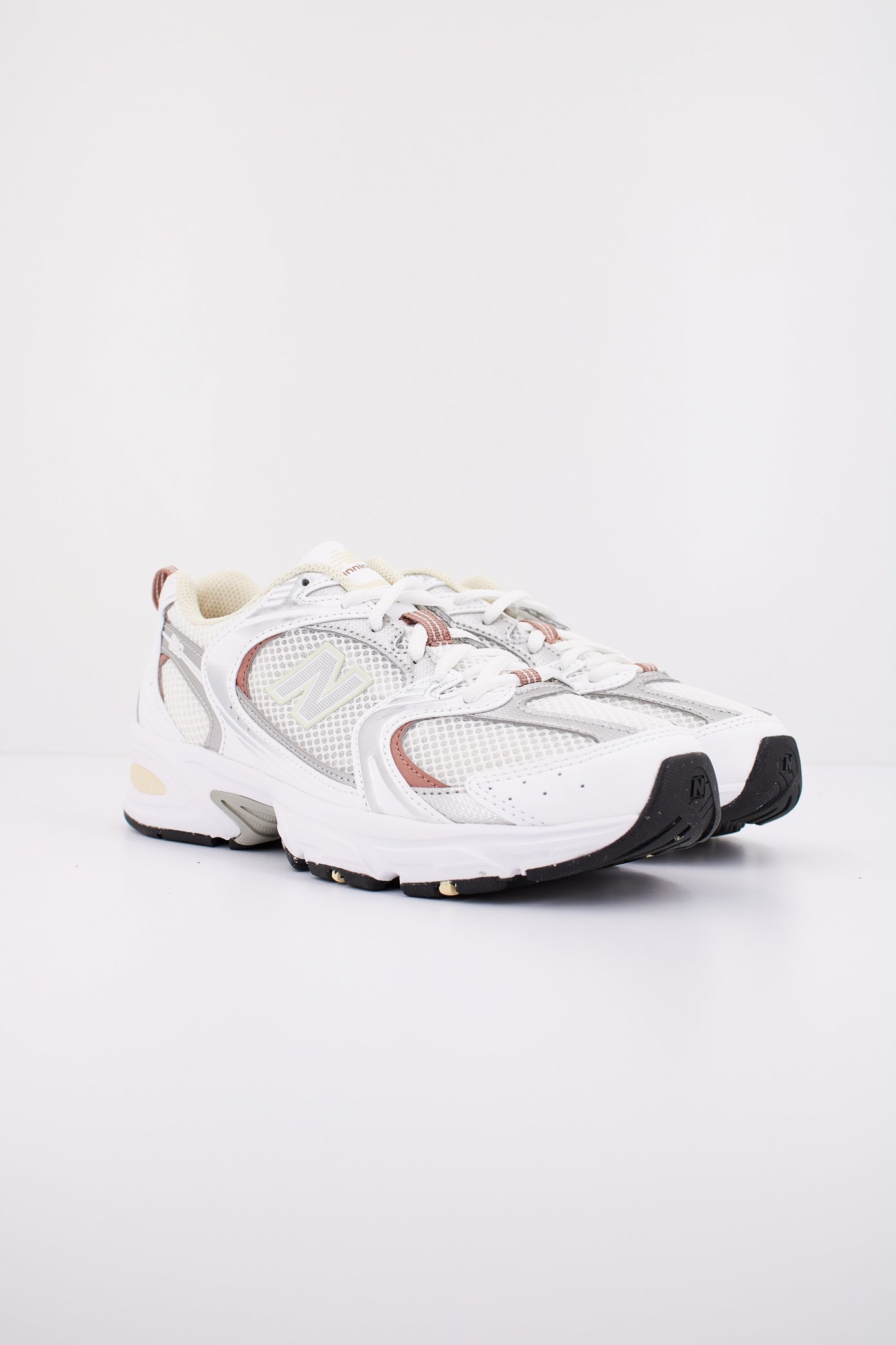 NEW BALANCE MR SGA en color BLANCO (2)