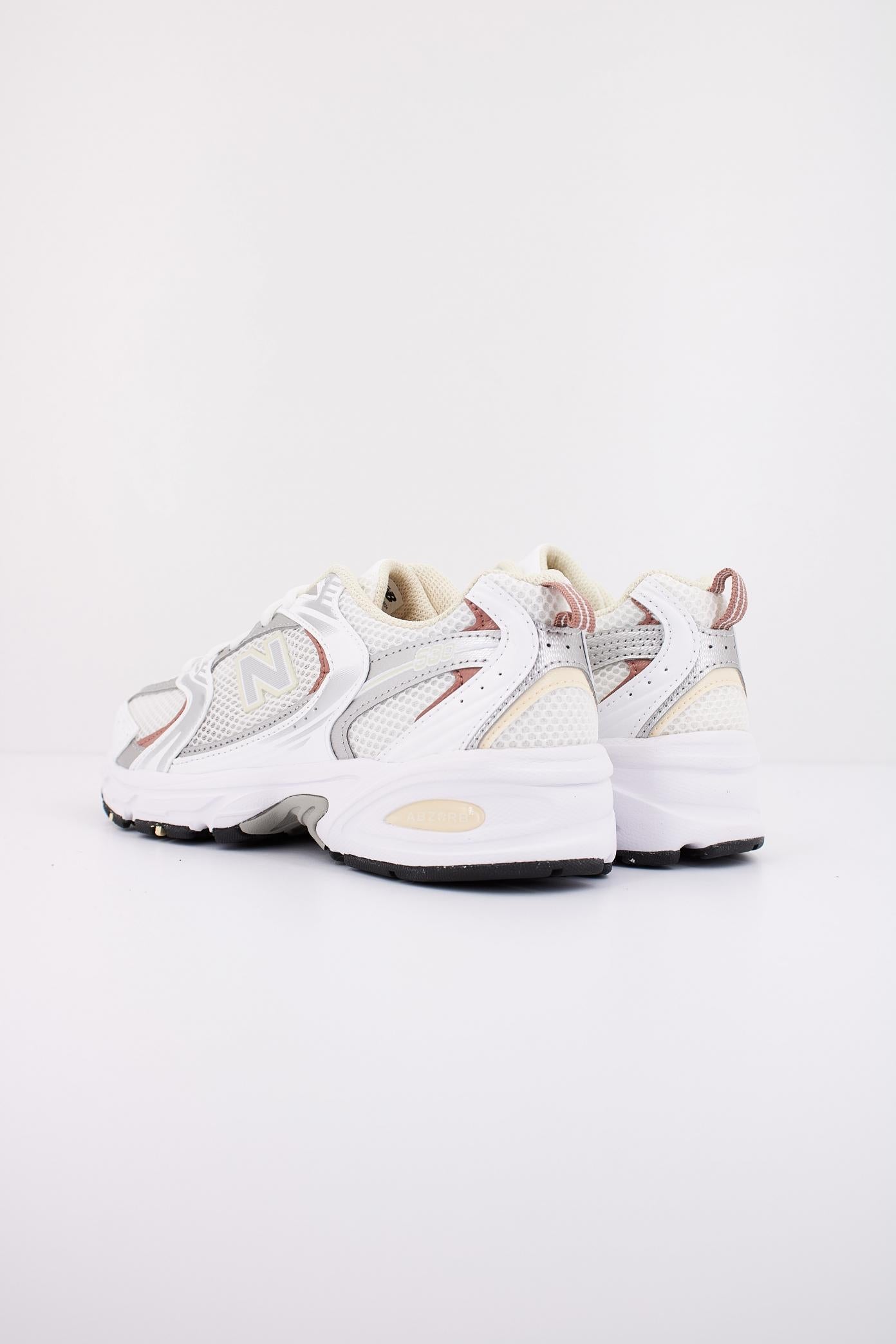 NEW BALANCE MR SGA en color BLANCO (4)